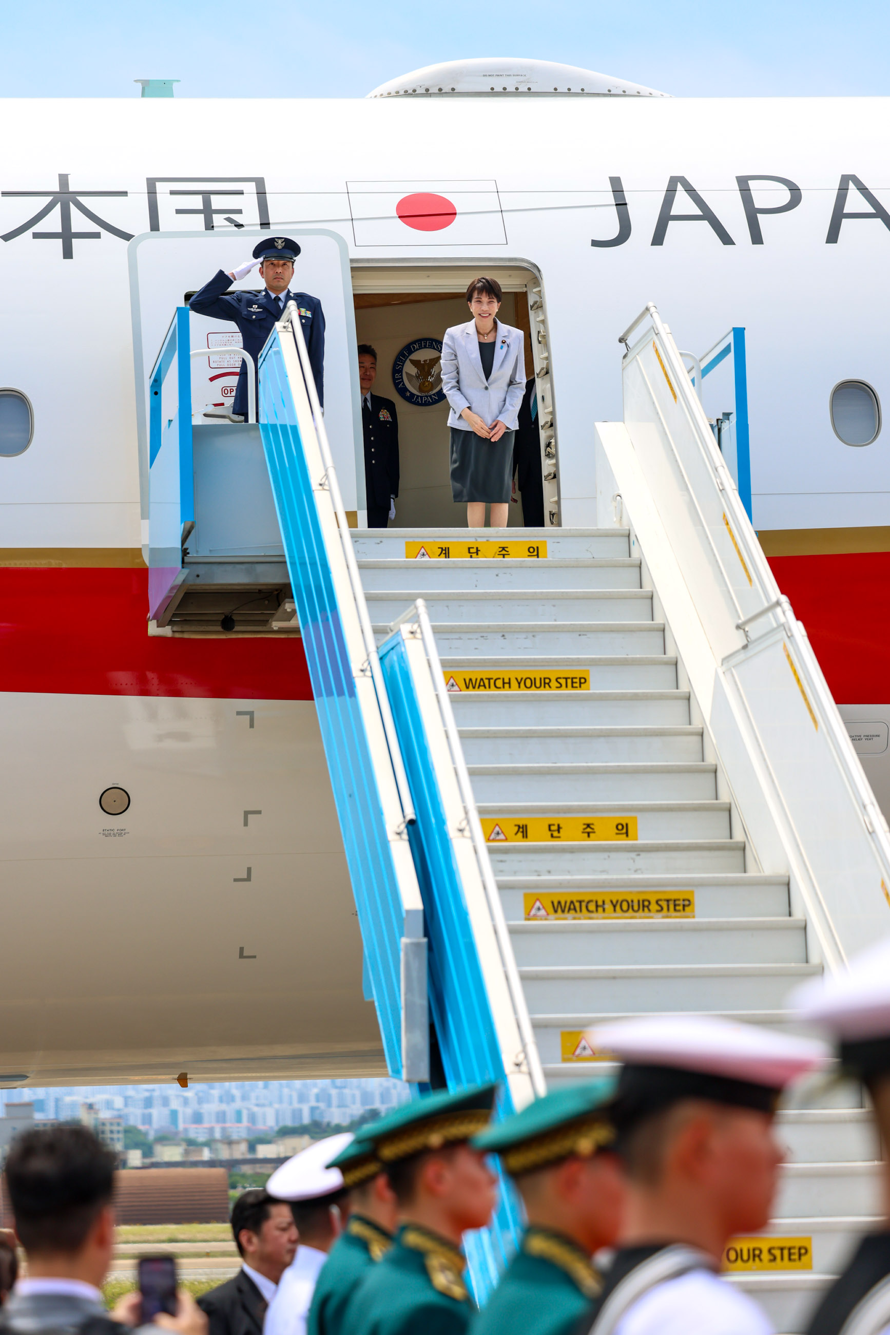 Prime Minister Takaichi arriving in the ROK (3)