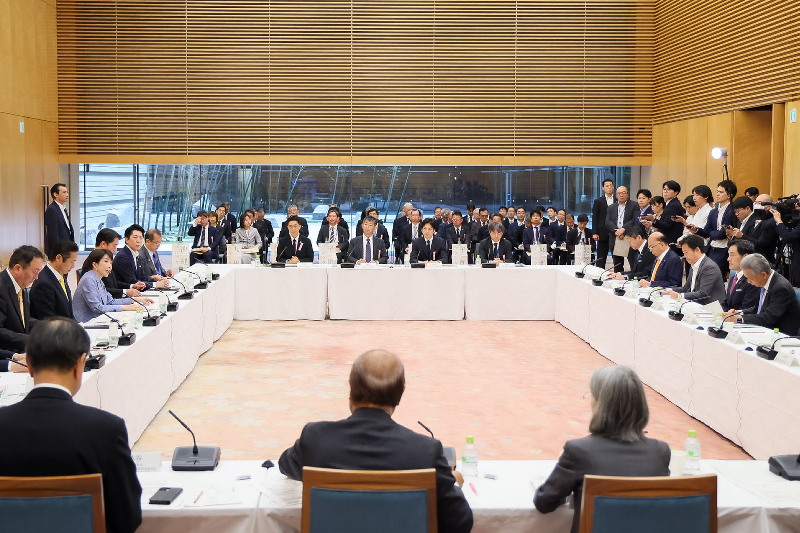 Prime Minister Takaichi wrapping up the meeting (2)