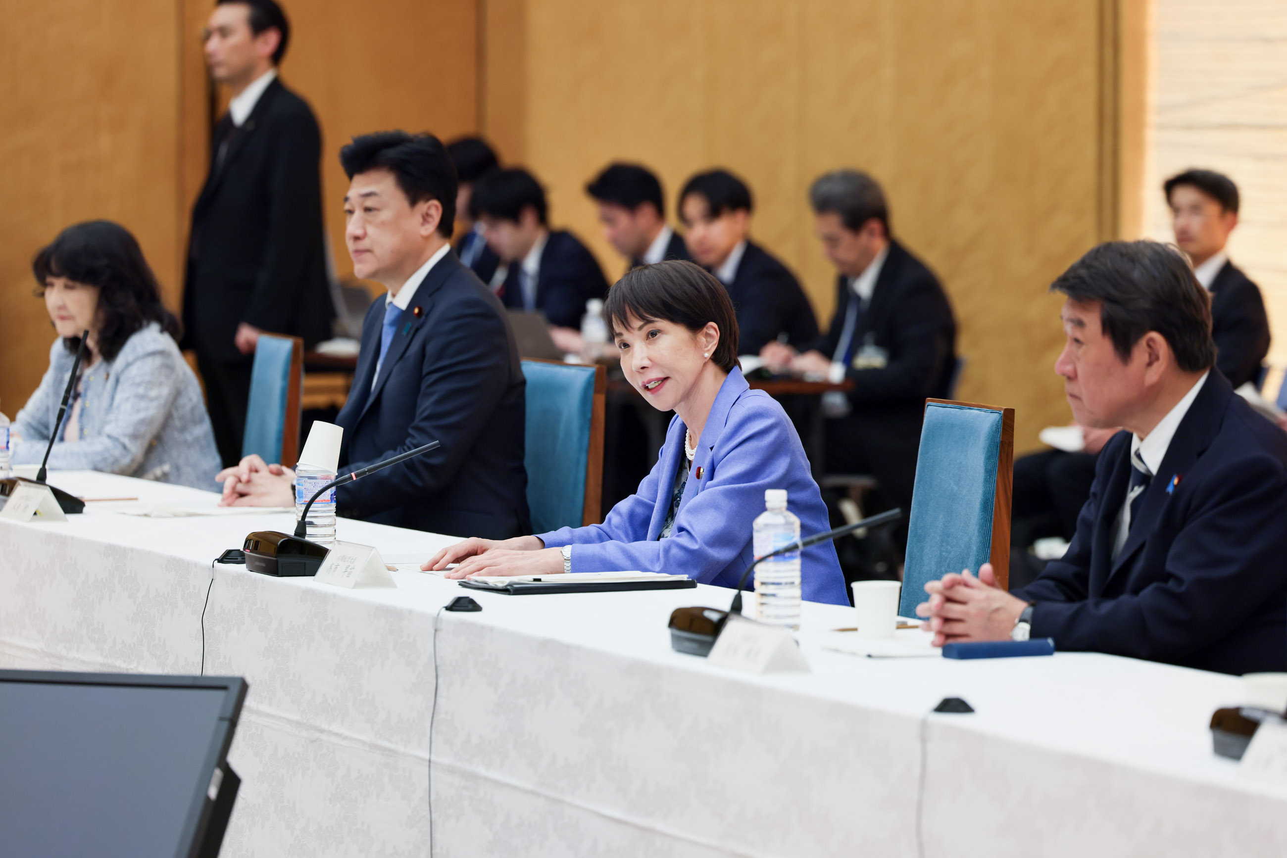 Prime Minister Takaichi wrapping up the meeting (1)
