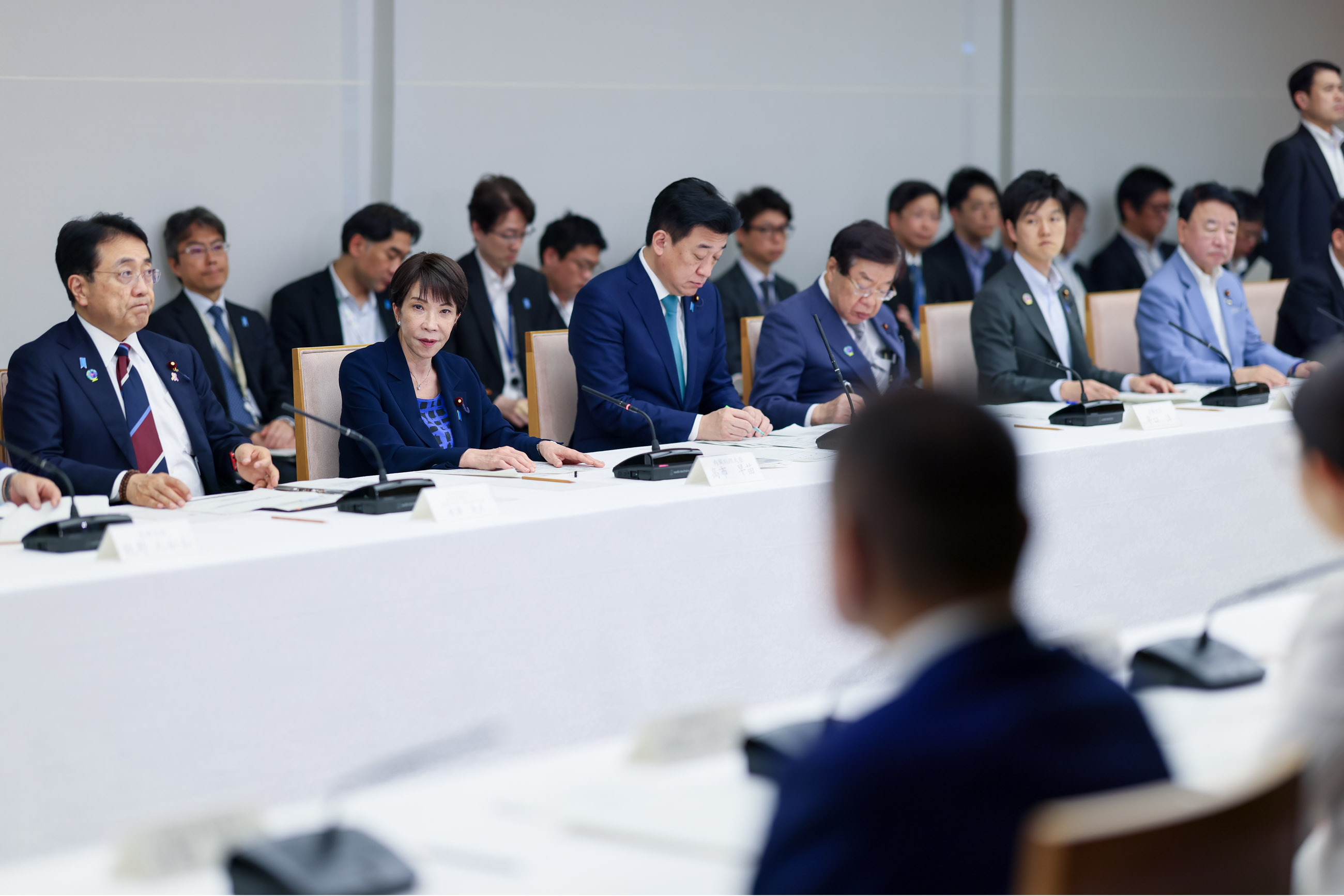 Prime Minister Takaichi wrapping up the meeting (1)