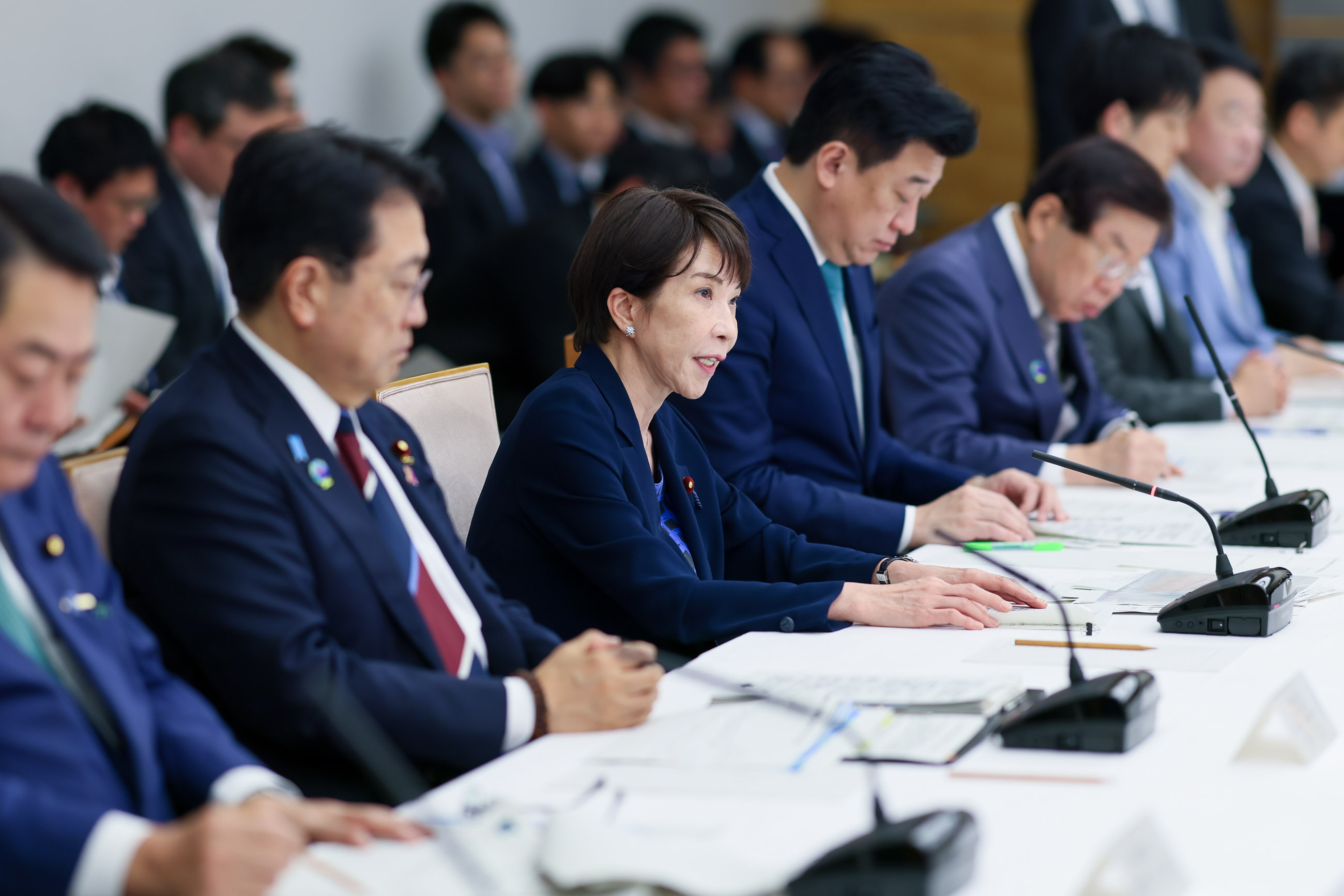 Prime Minister Takaichi wrapping up the meeting (5)