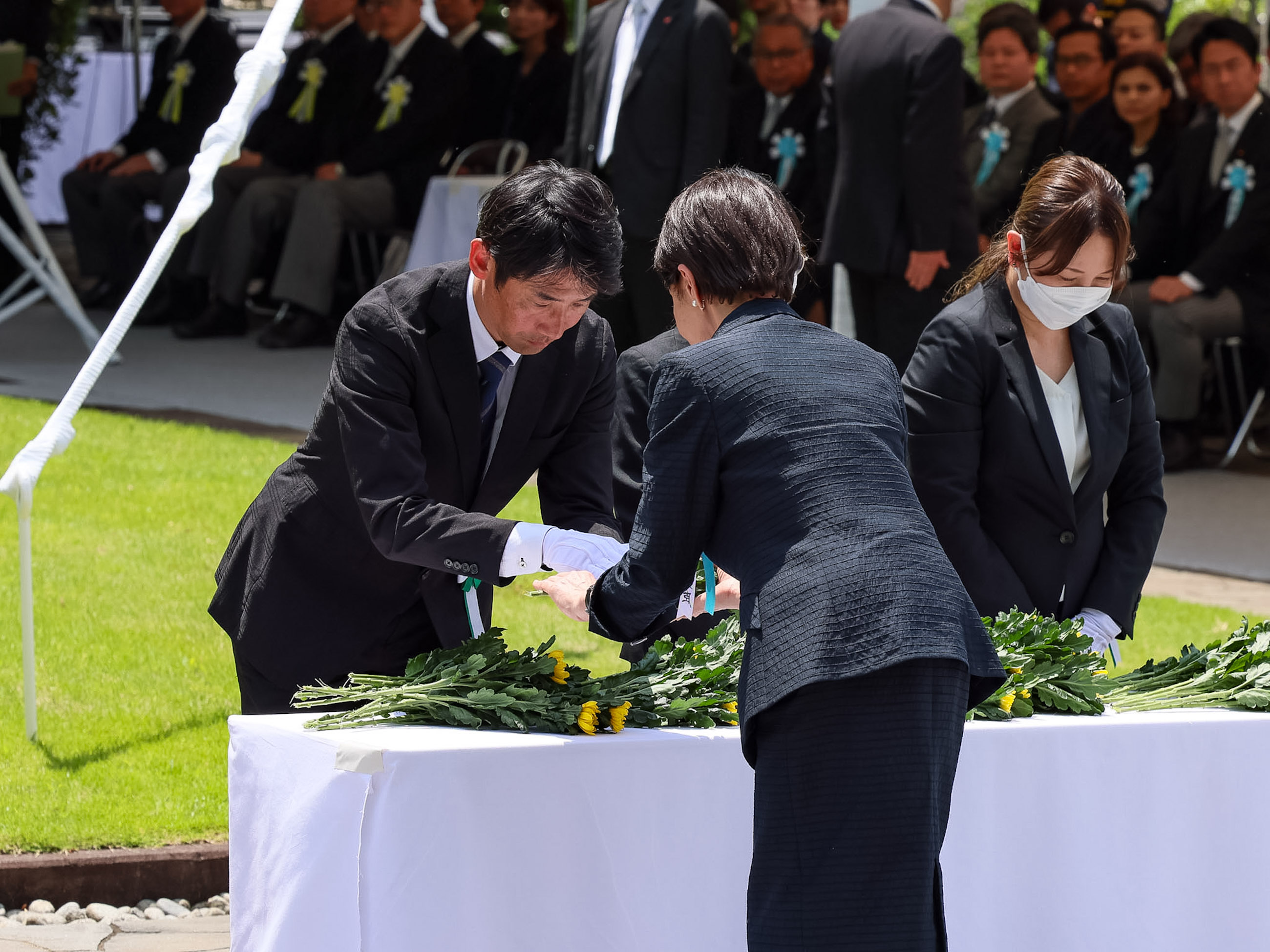 Prime Minister Takaichi offering a flower (3)