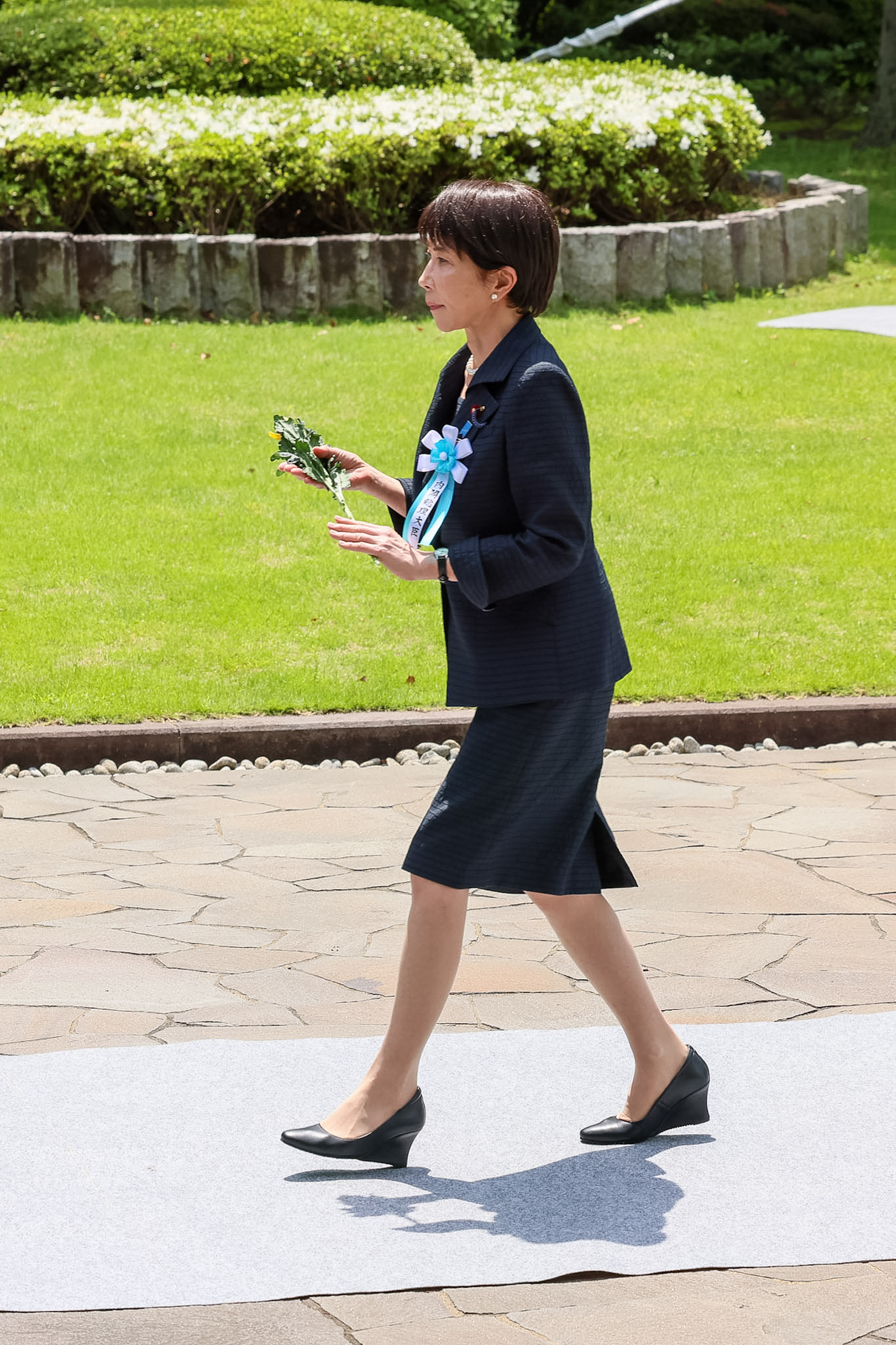 Prime Minister Takaichi offering a flower (4)