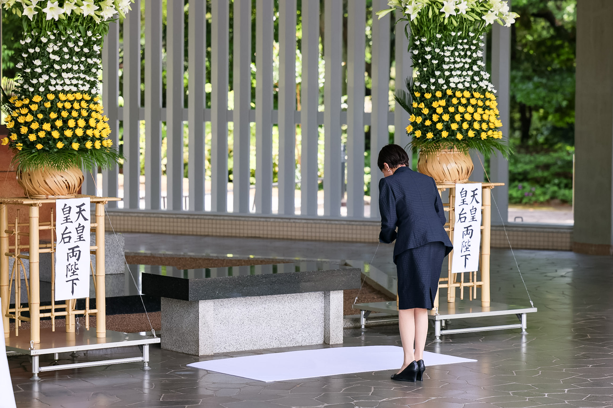 Prime Minister Takaichi offering a flower (5)
