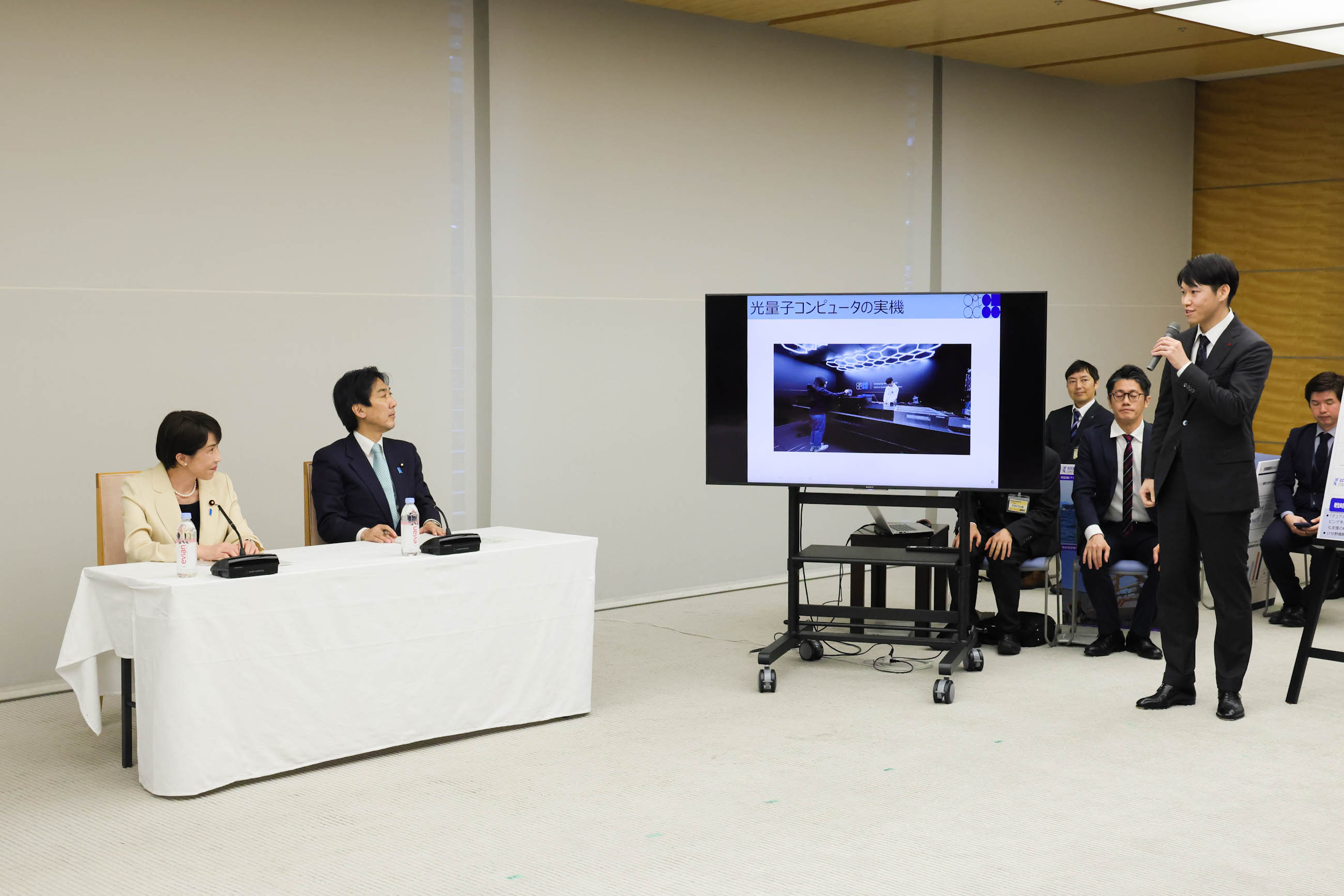Scene from the exchange of views session (4)