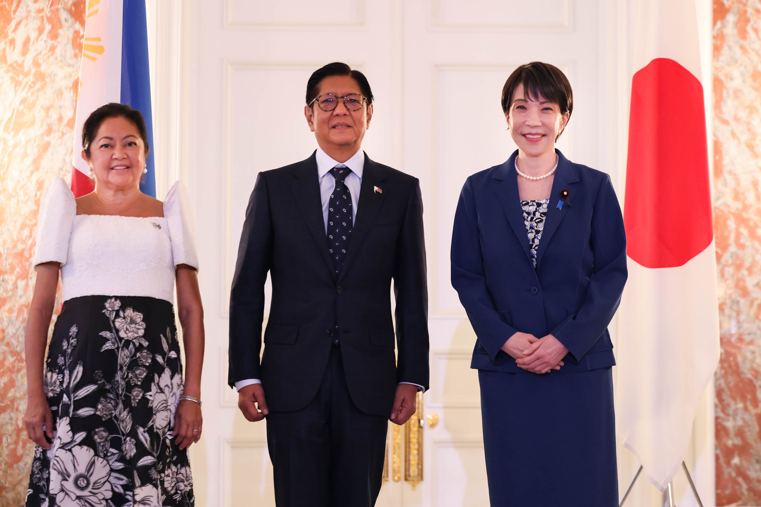 Prime Minister Takaichi welcoming President Marcos and the First Lady (1)