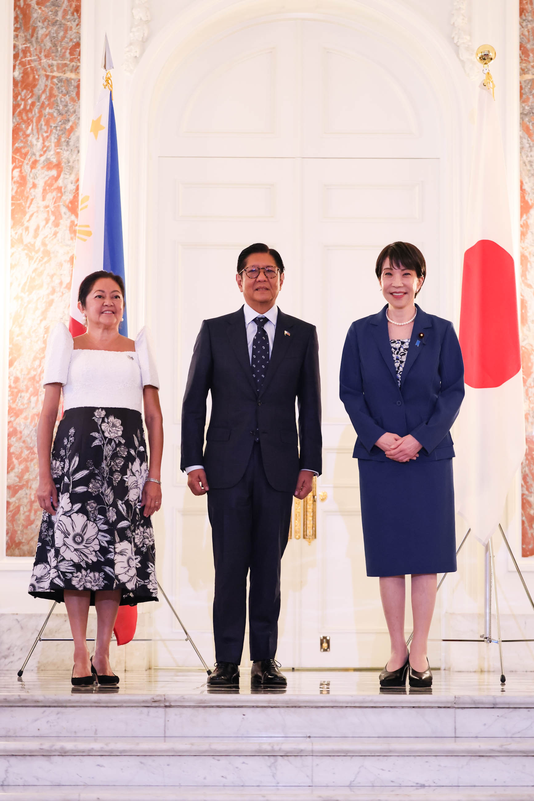 Prime Minister Takaichi welcoming President Marcos and the First Lady (3)