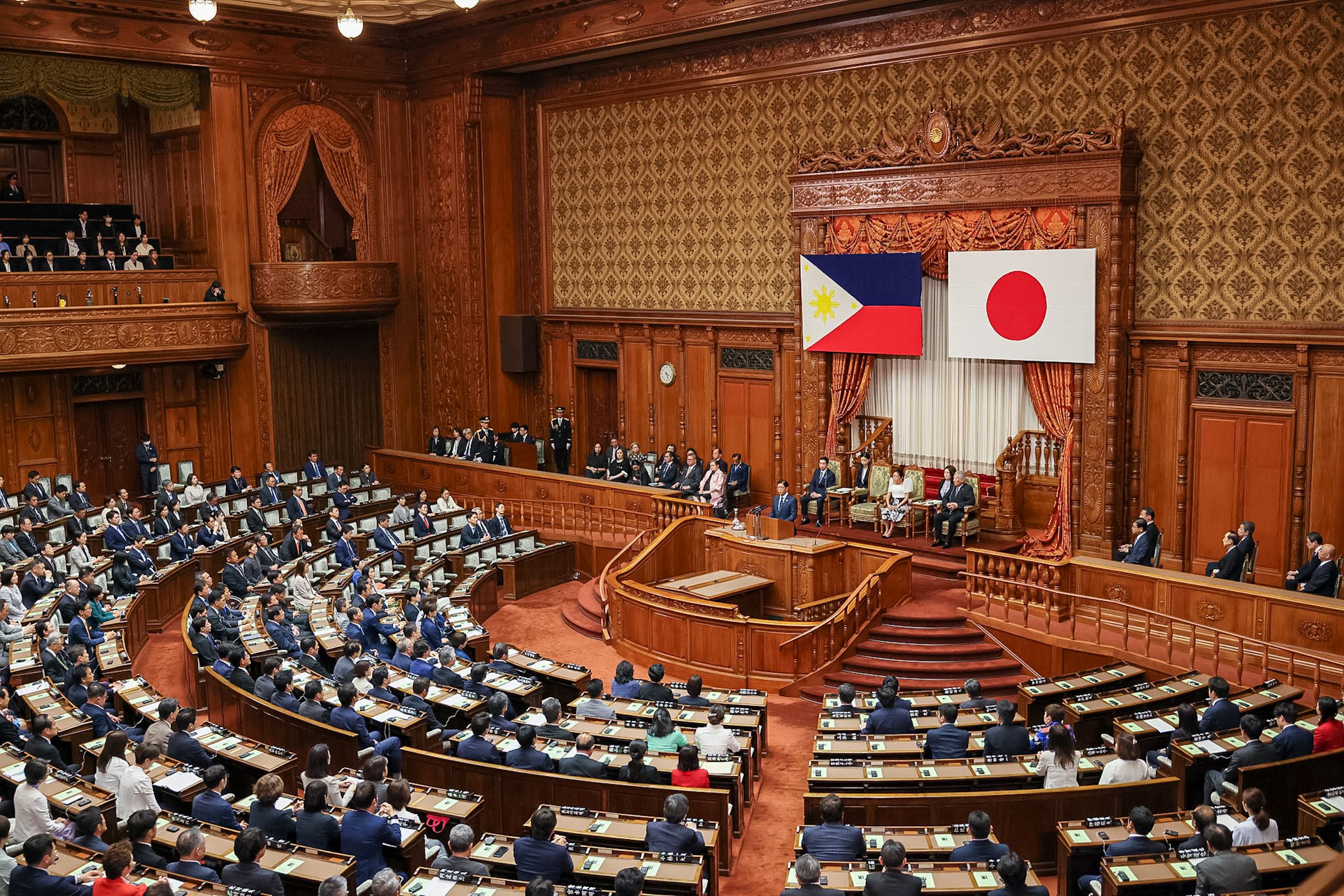 Scene from the welcoming ceremony (President Marcos’s address to the National Diet) (2)