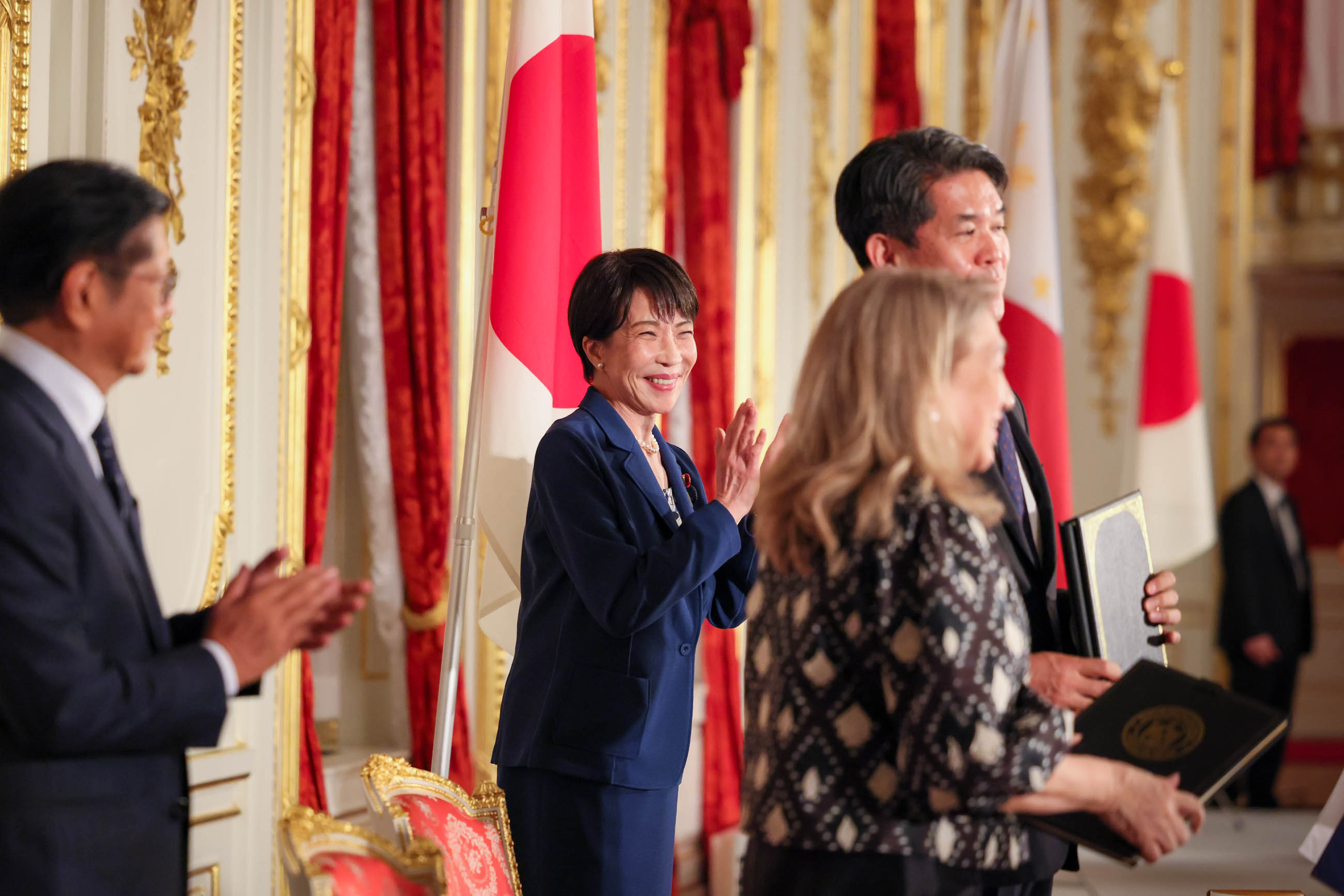 Document signing ceremony (6)