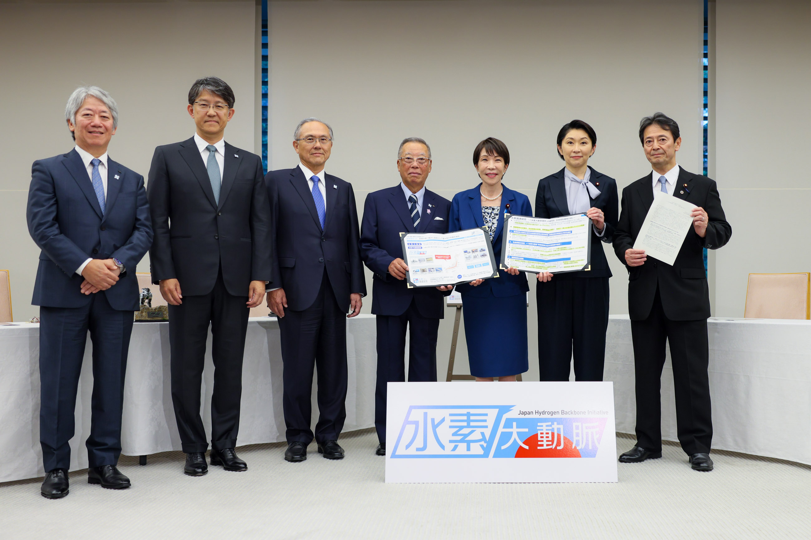 Prime Minister Takaichi receiving a proposal (1)