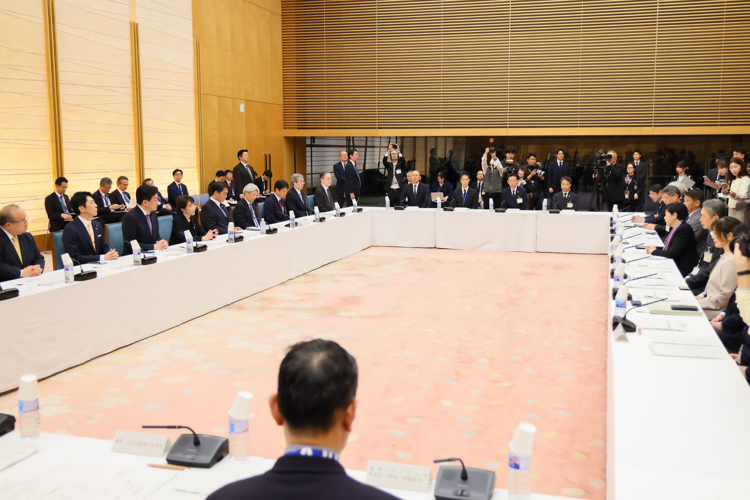 Scene from the Consultative Meeting between the National Government and the Tokyo Metropolitan Government (1)