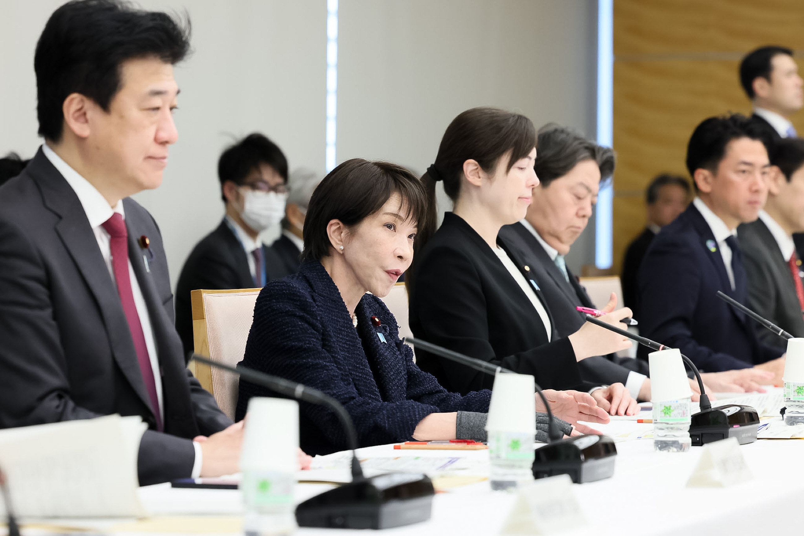 Prime Minister Takaichi wrapping up the meeting (1)