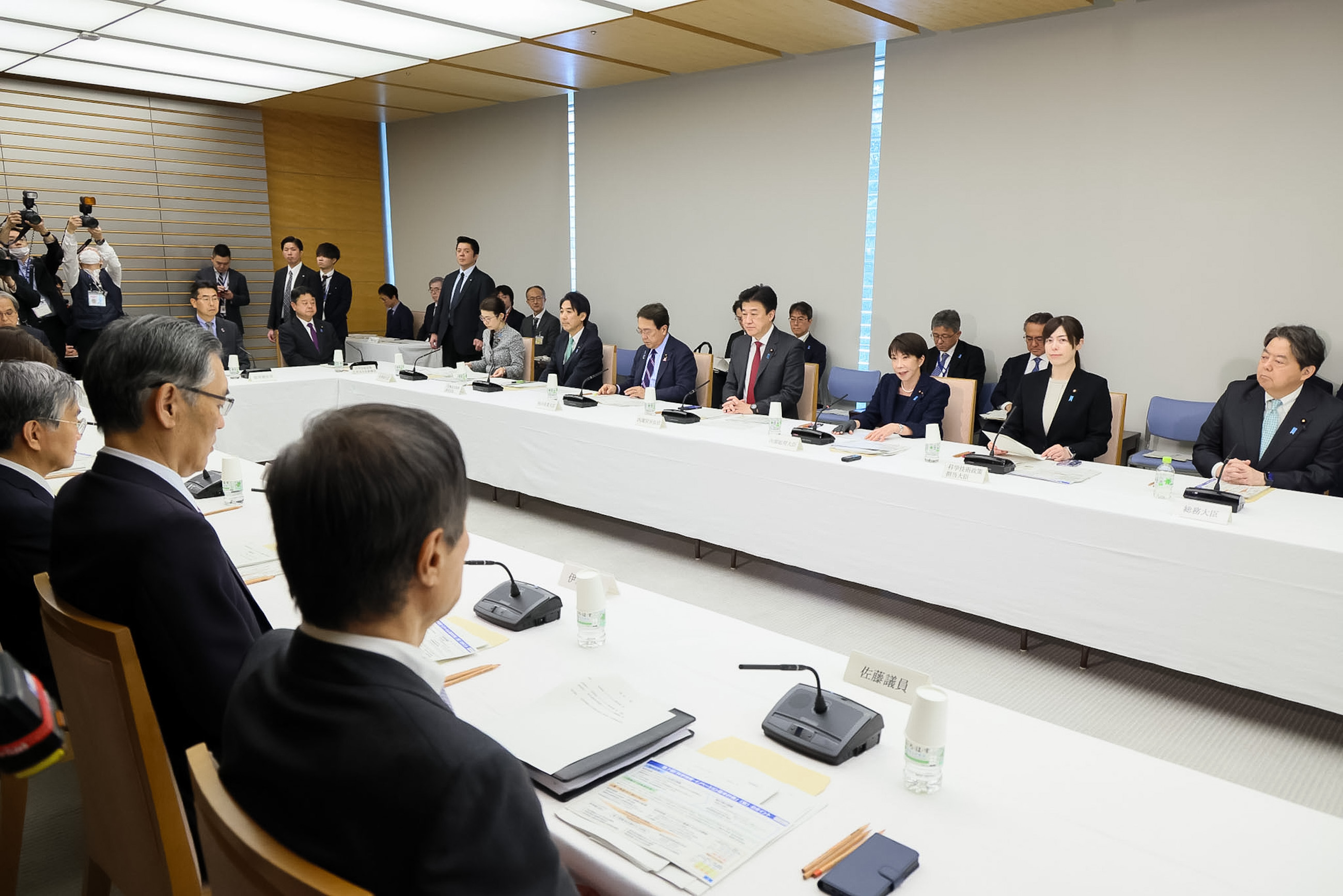 Prime Minister Takaichi wrapping up the meeting (3)