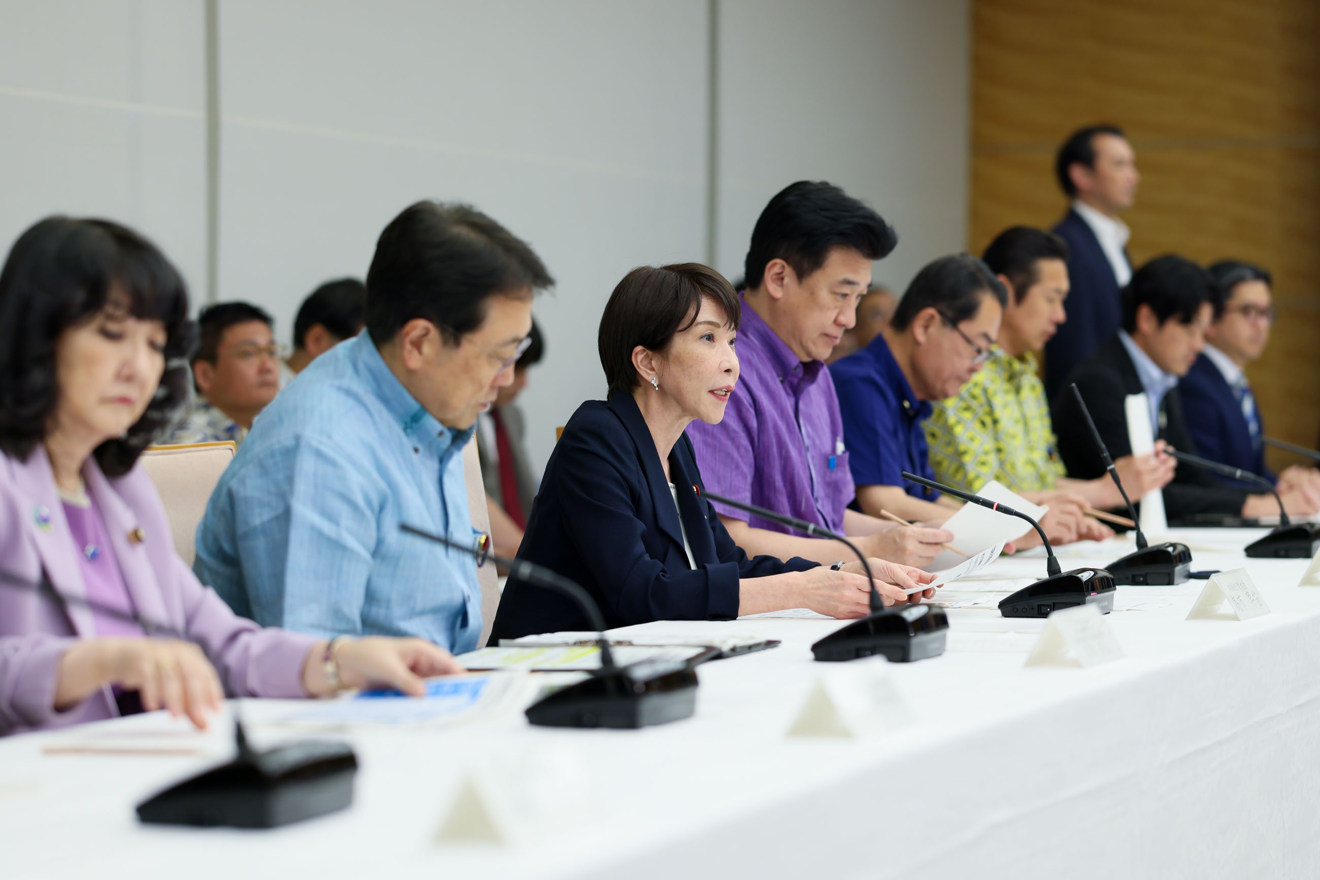 Prime Minister Takaichi wrapping up the meeting (1)