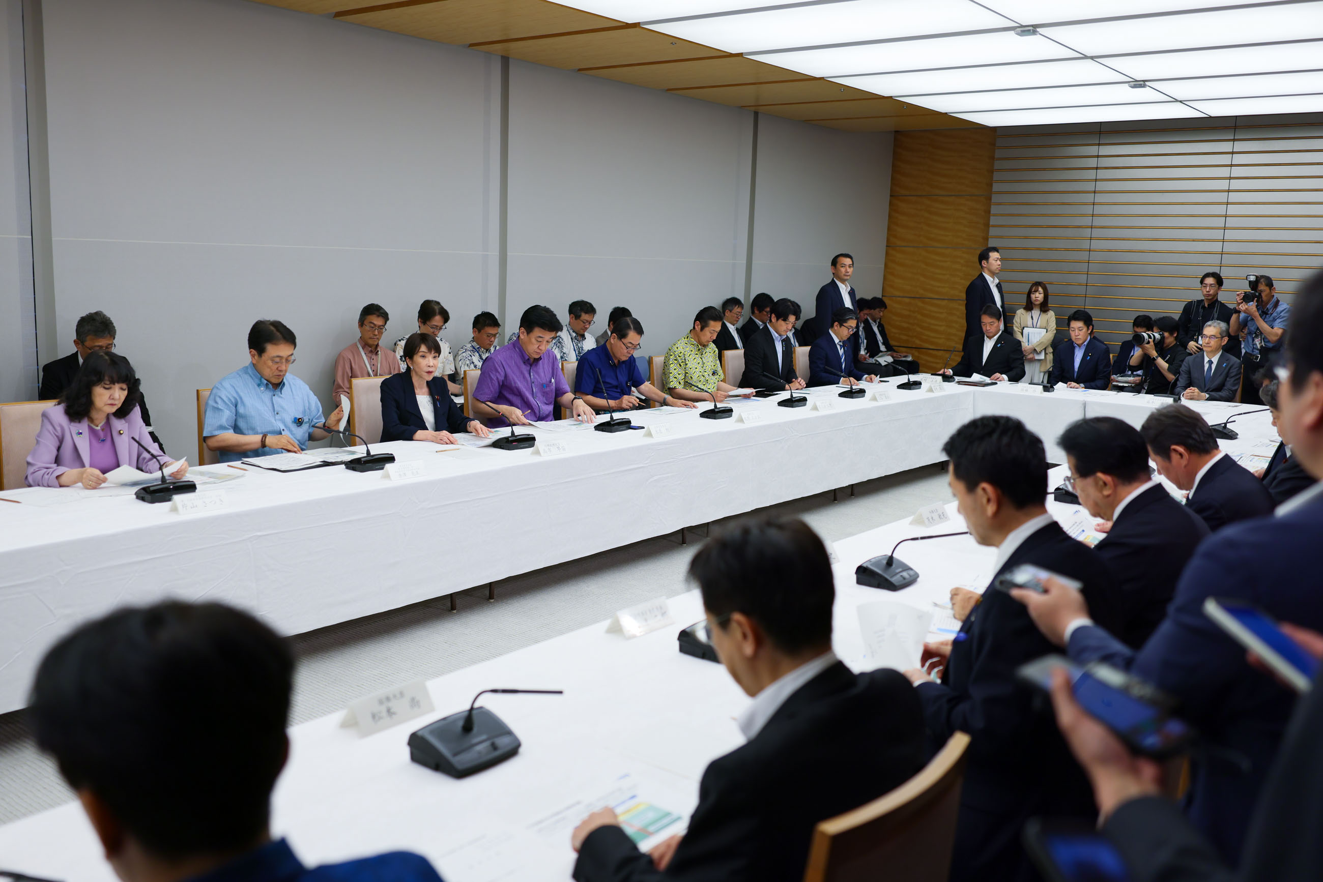 Prime Minister Takaichi wrapping up the meeting (4)
