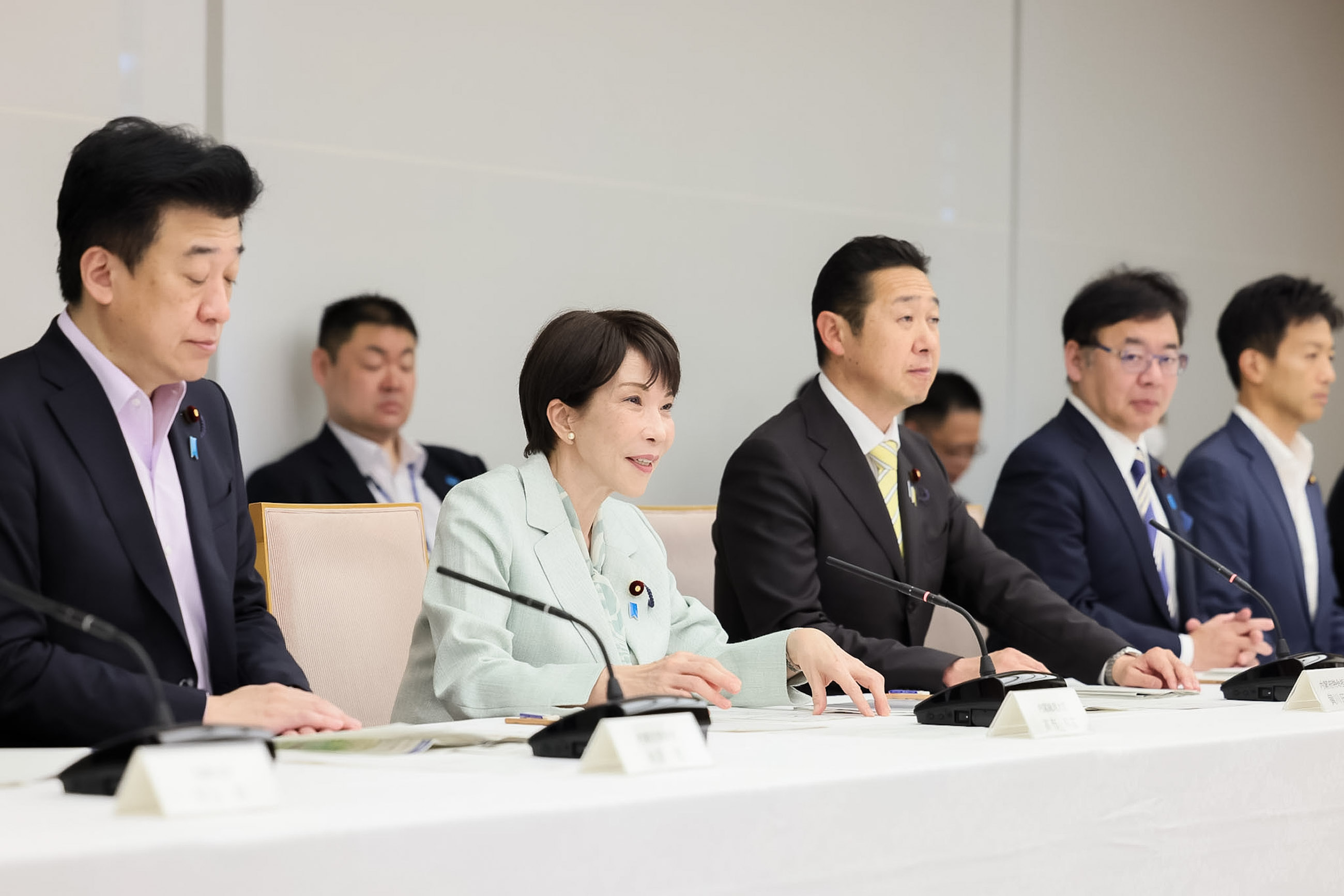 Prime Minister Takaichi wrapping up the meeting (1)
