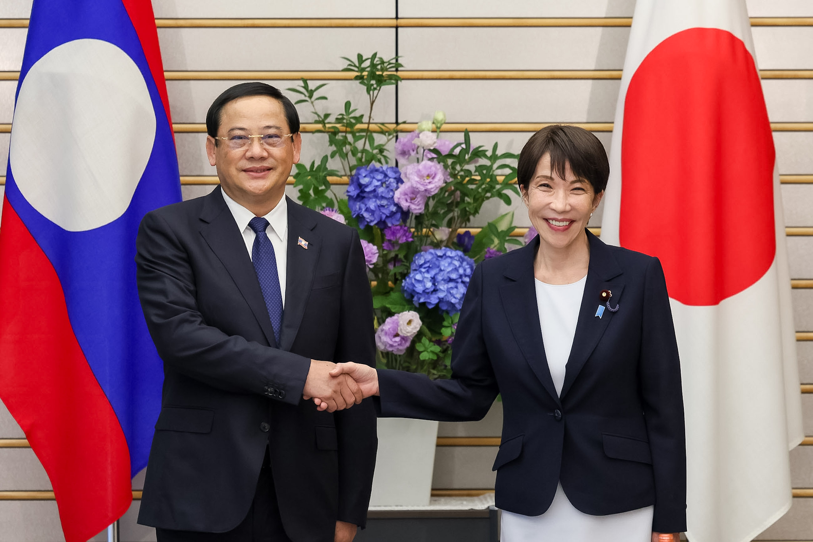 Japan-Laos Summit Meeting (1)