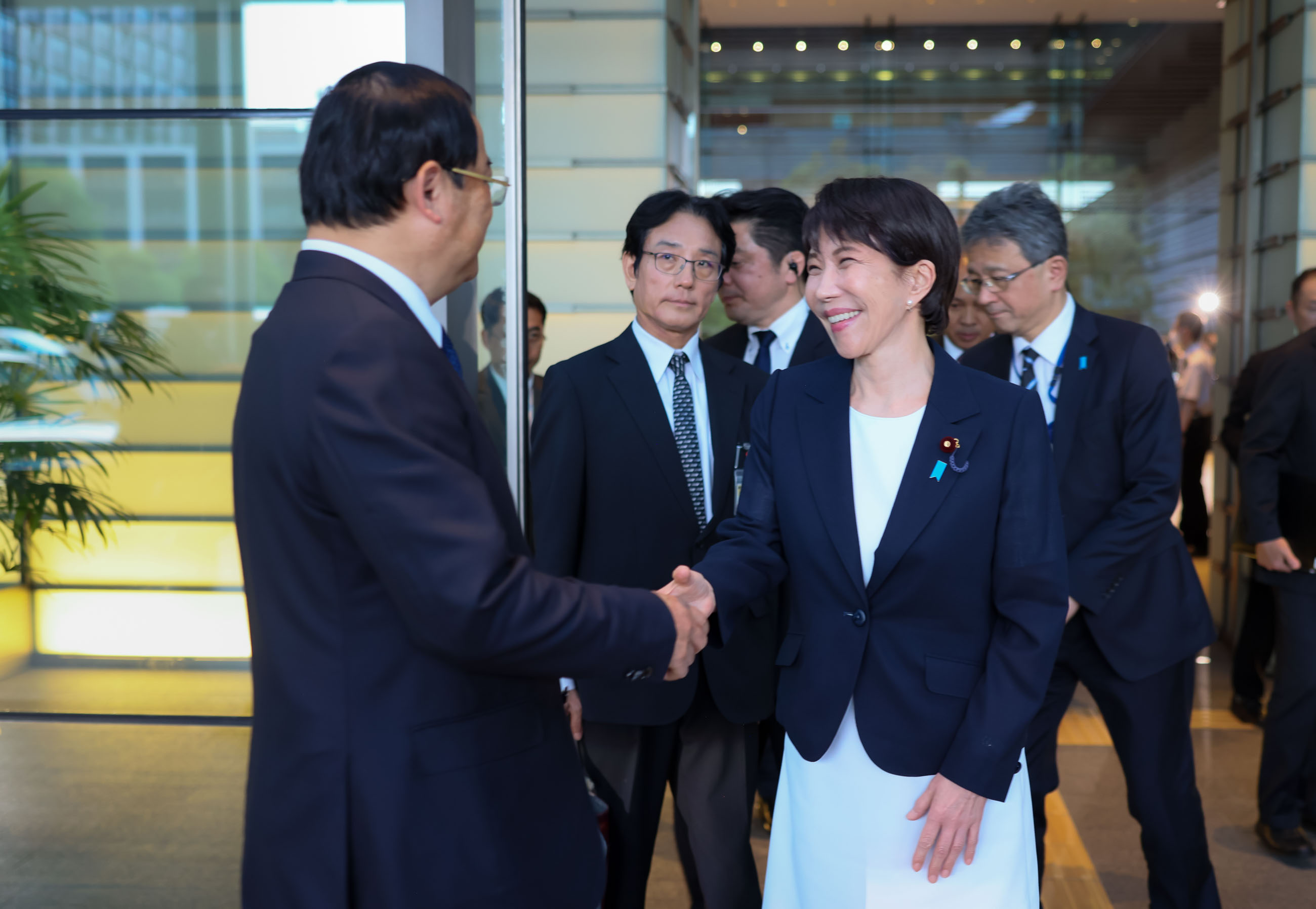 Prime Minister Takaichi seeing off Prime Minister Sonexay (3)