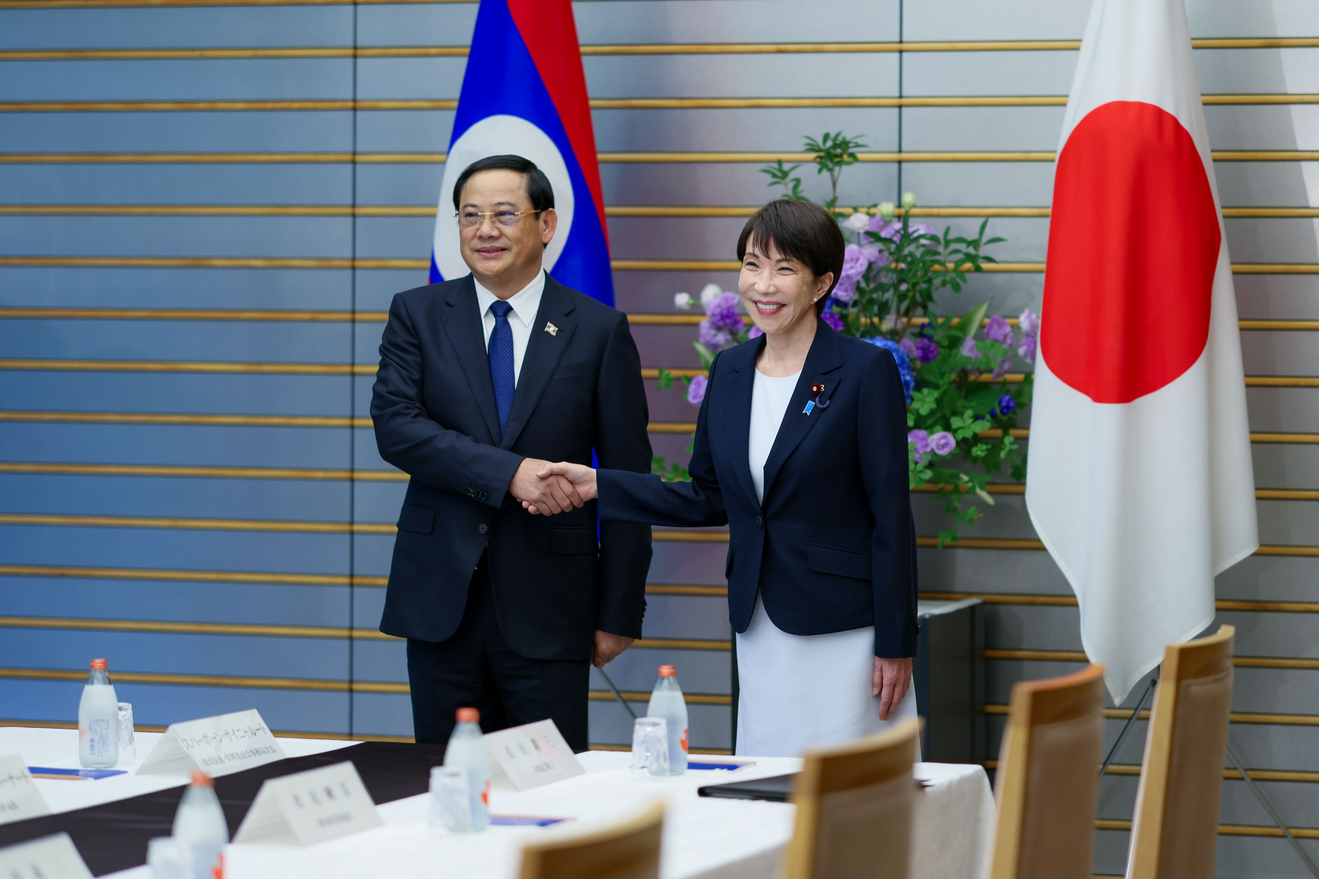 Japan-Laos Summit Meeting (2)