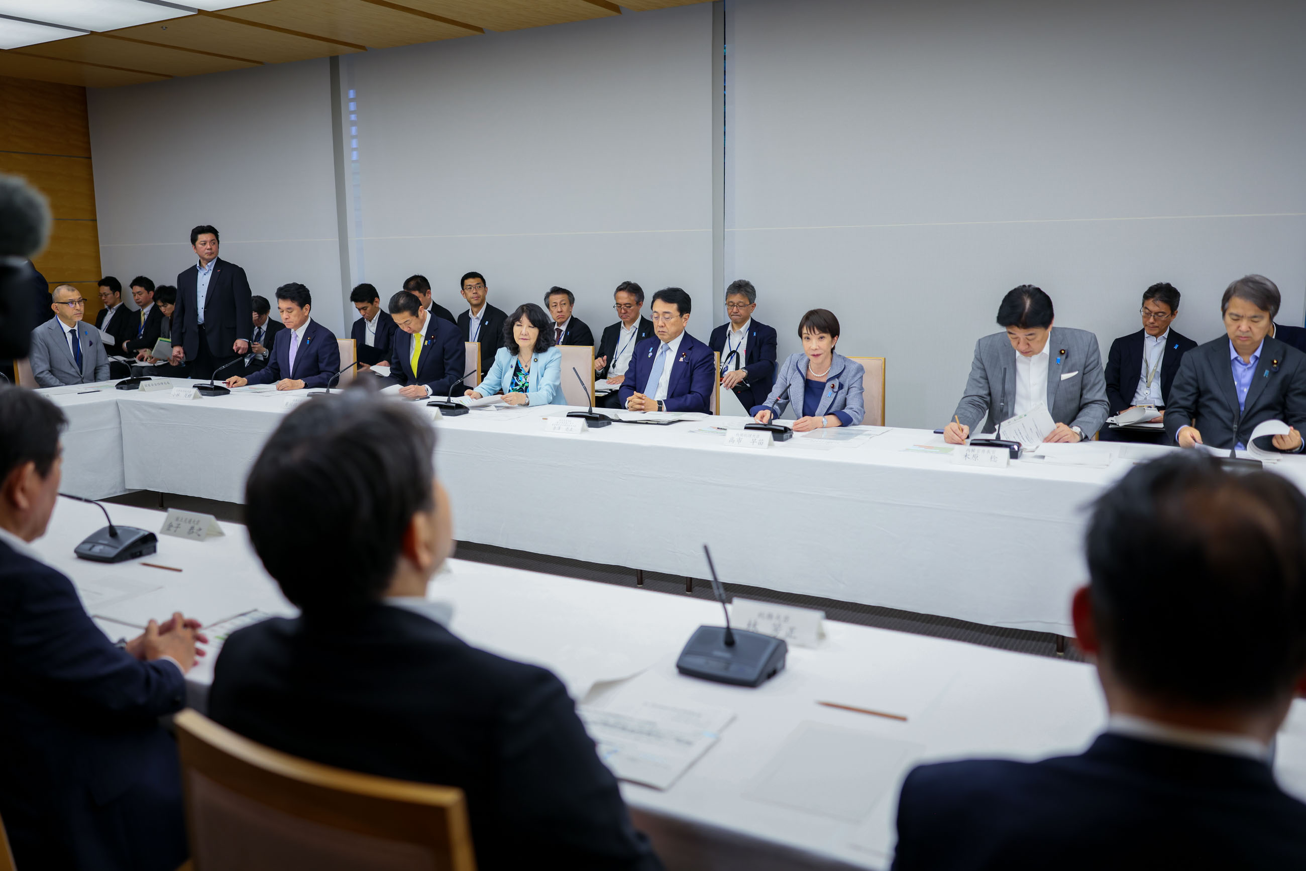 Prime Minister Takaichi wrapping up the meeting(2)