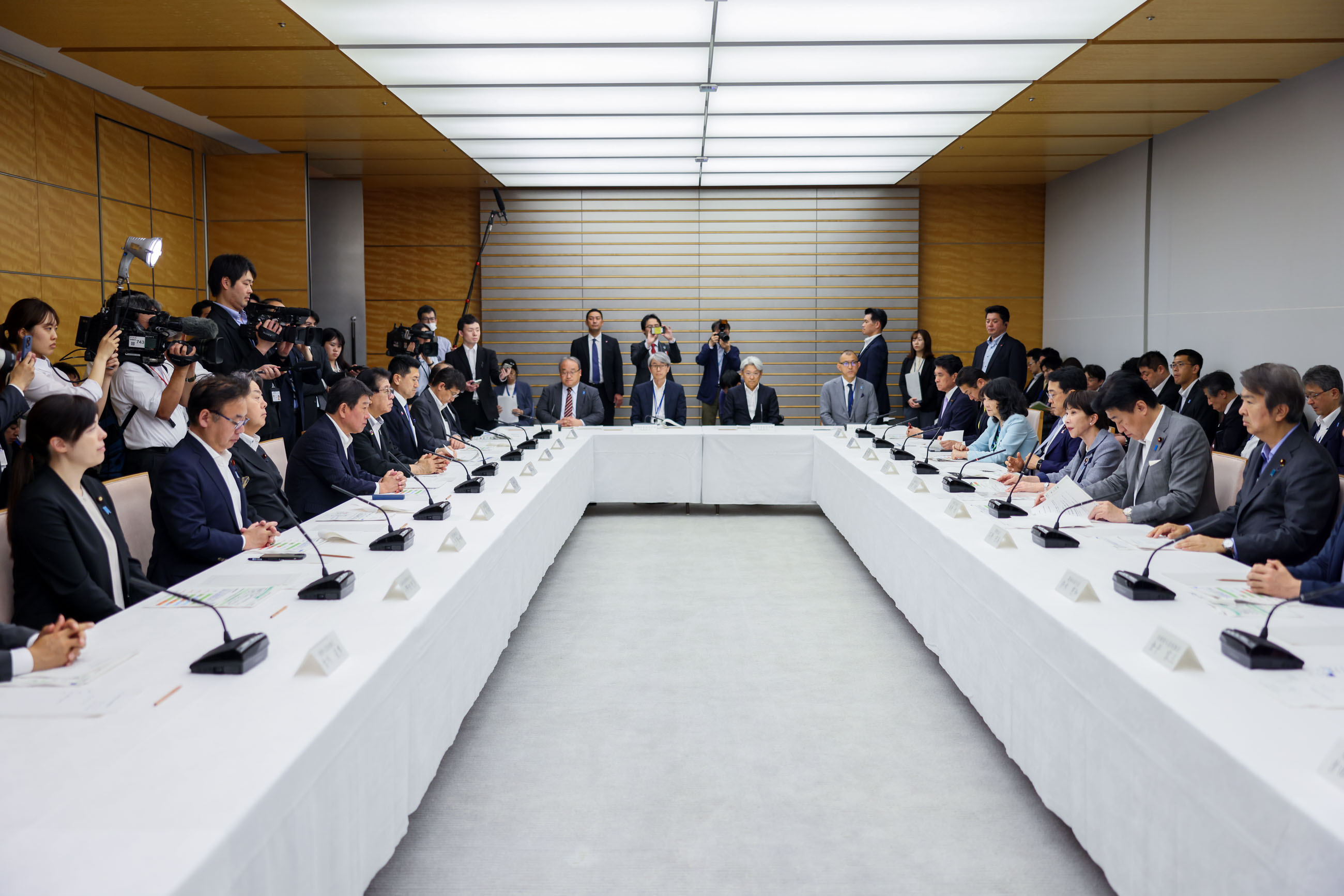 Prime Minister Takaichi wrapping up the meeting(3)