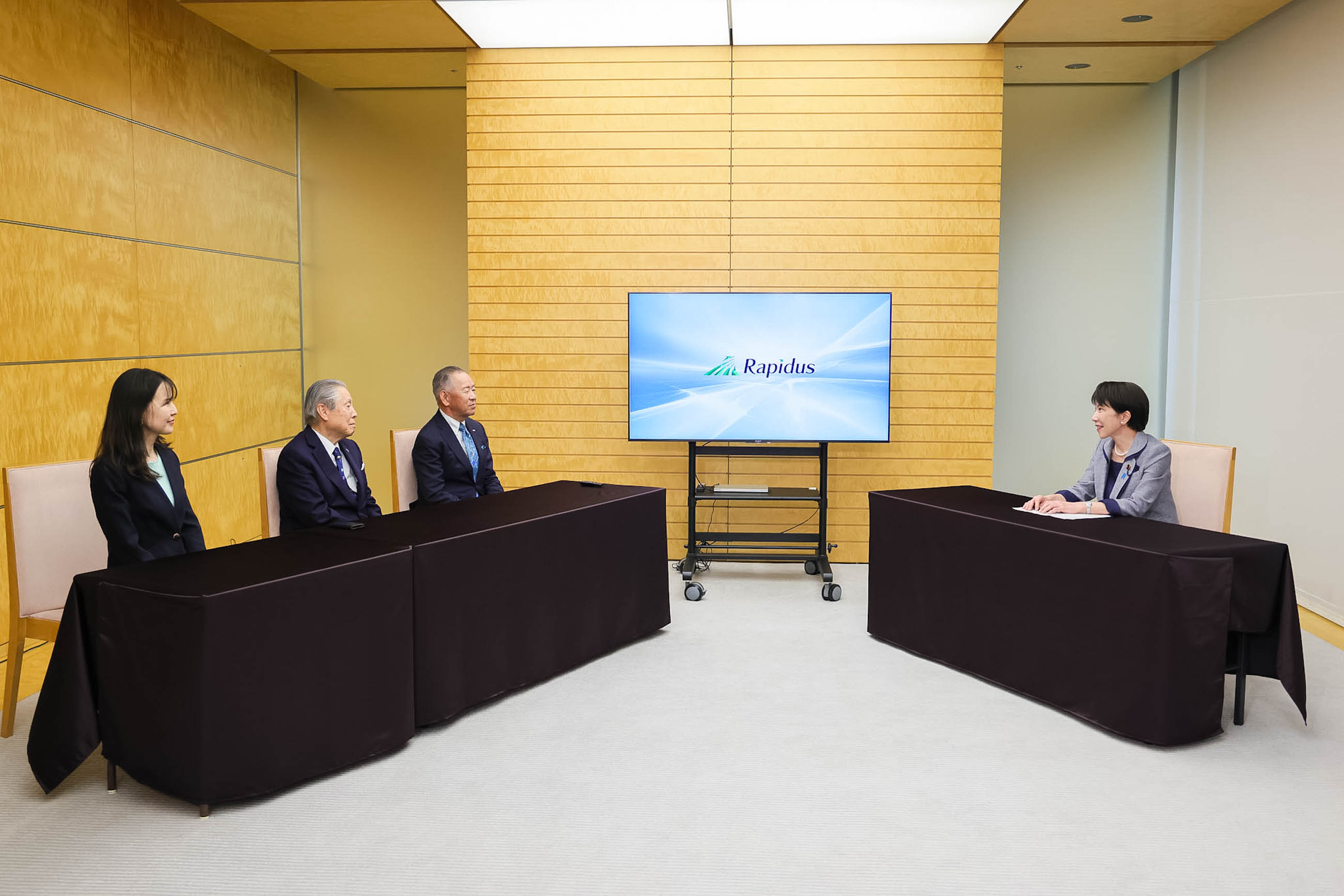 Prime Minister Takaichi receiving a courtesy call(5)
