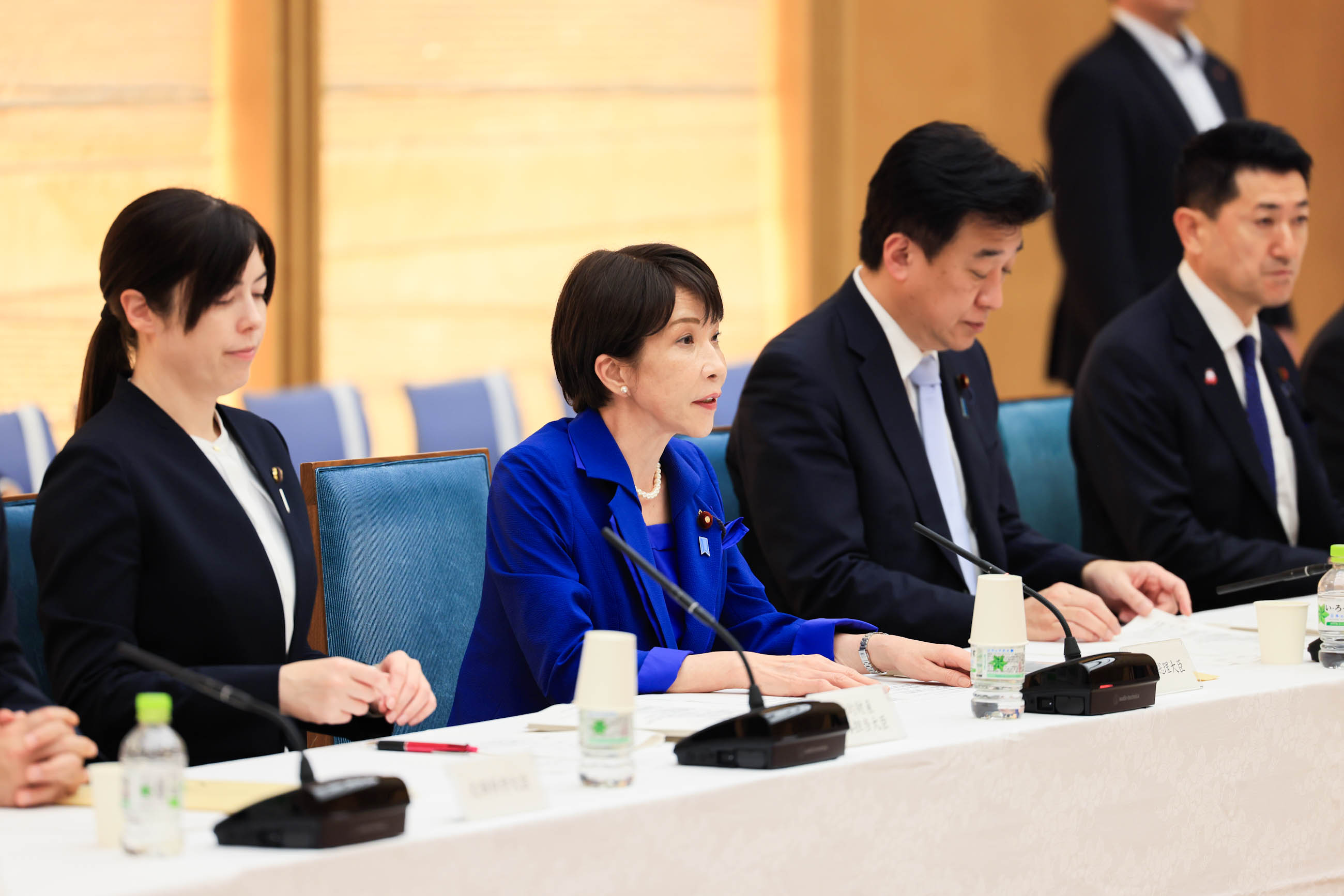 Prime Minister Takaichi wrapping up the meeting(2)
