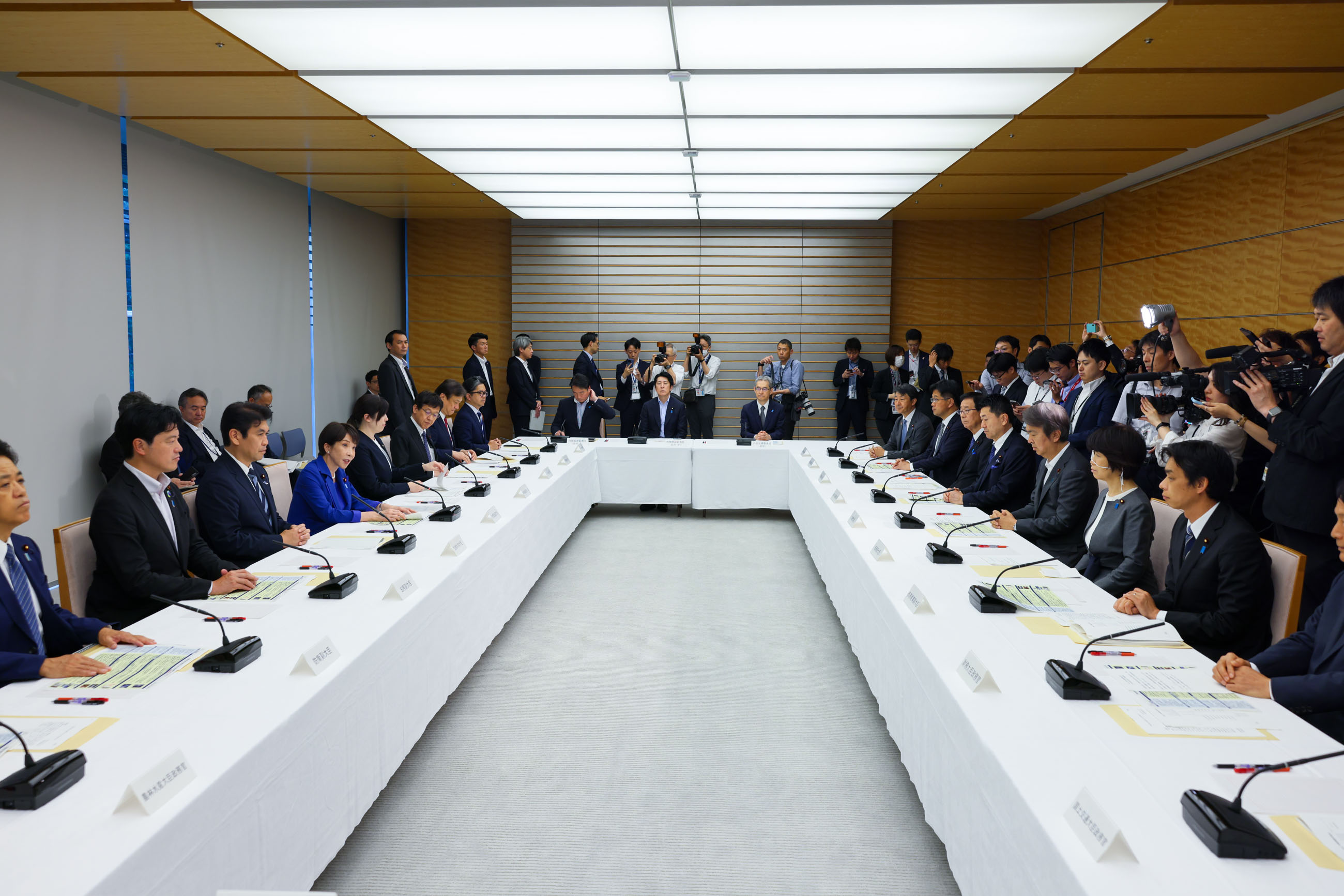 Prime Minister Takaichi receiving a courtesy call(2)
