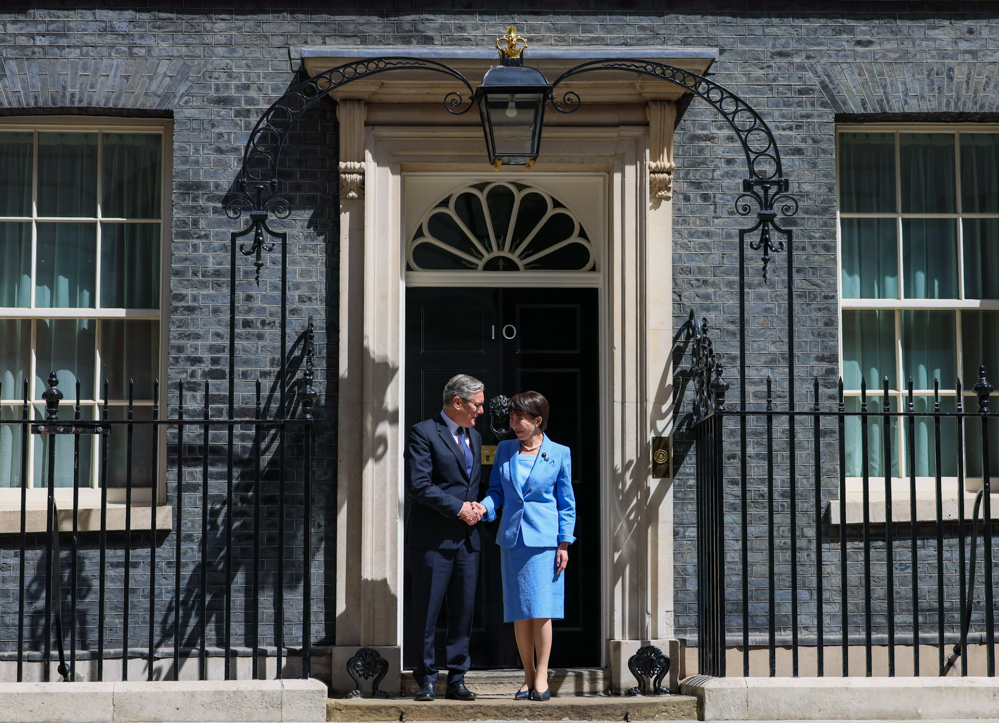 Prime Minister Takaichi Being Welcomed by Prime Minister Starmer 2