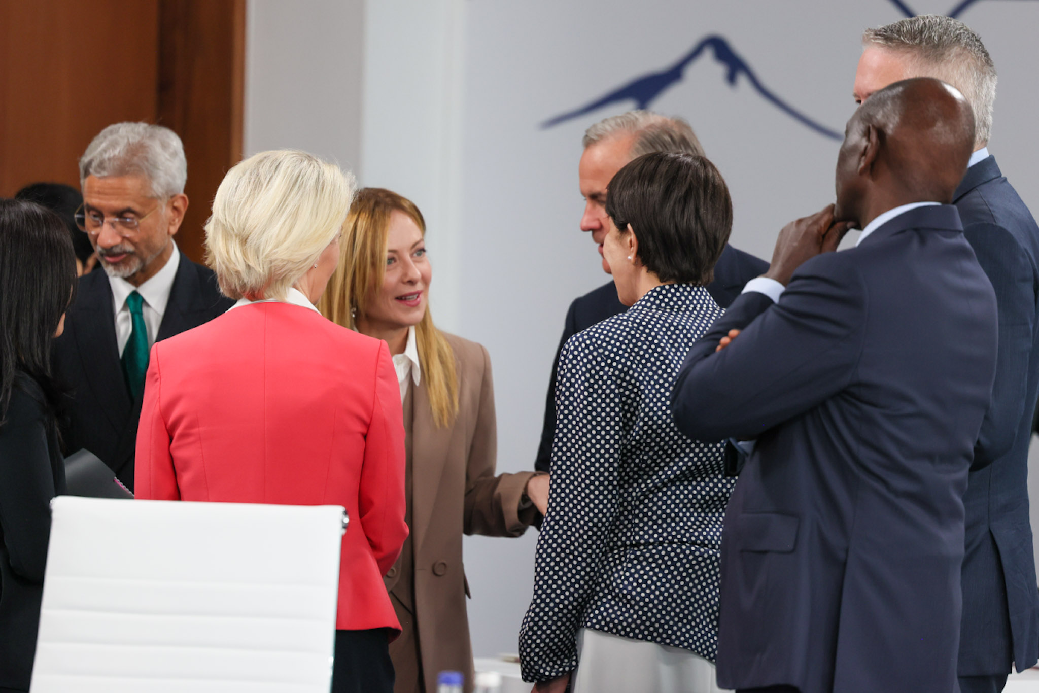 Working Session on “Reviving a Balanced, Shared and Sustainable Economic Growth” 2