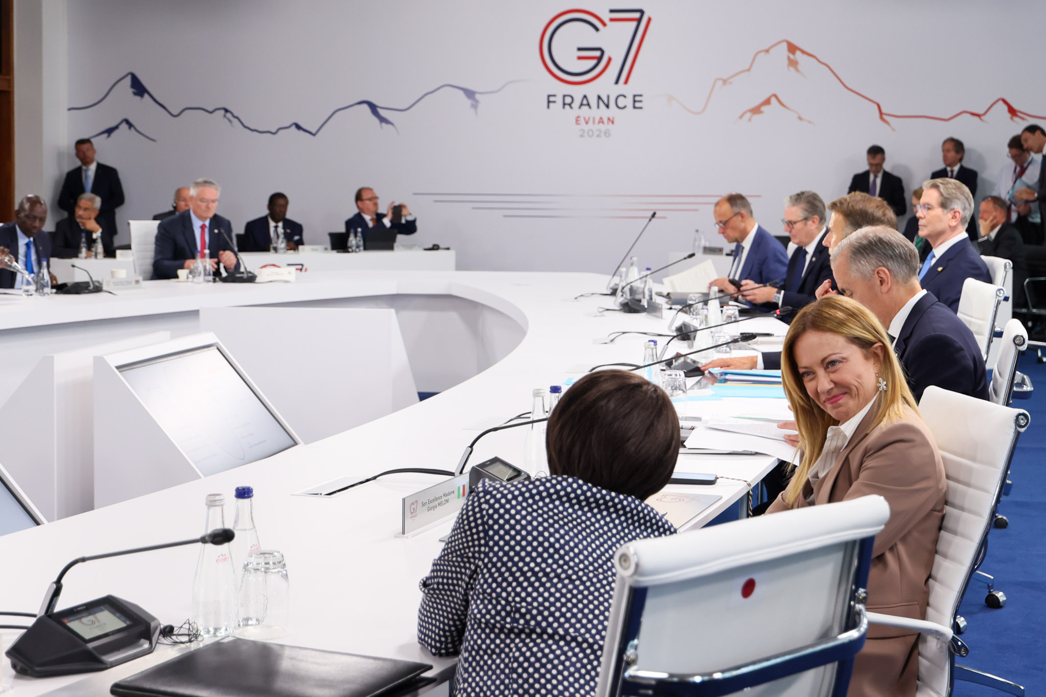 Working Session on “Reviving a Balanced, Shared and Sustainable Economic Growth” 8