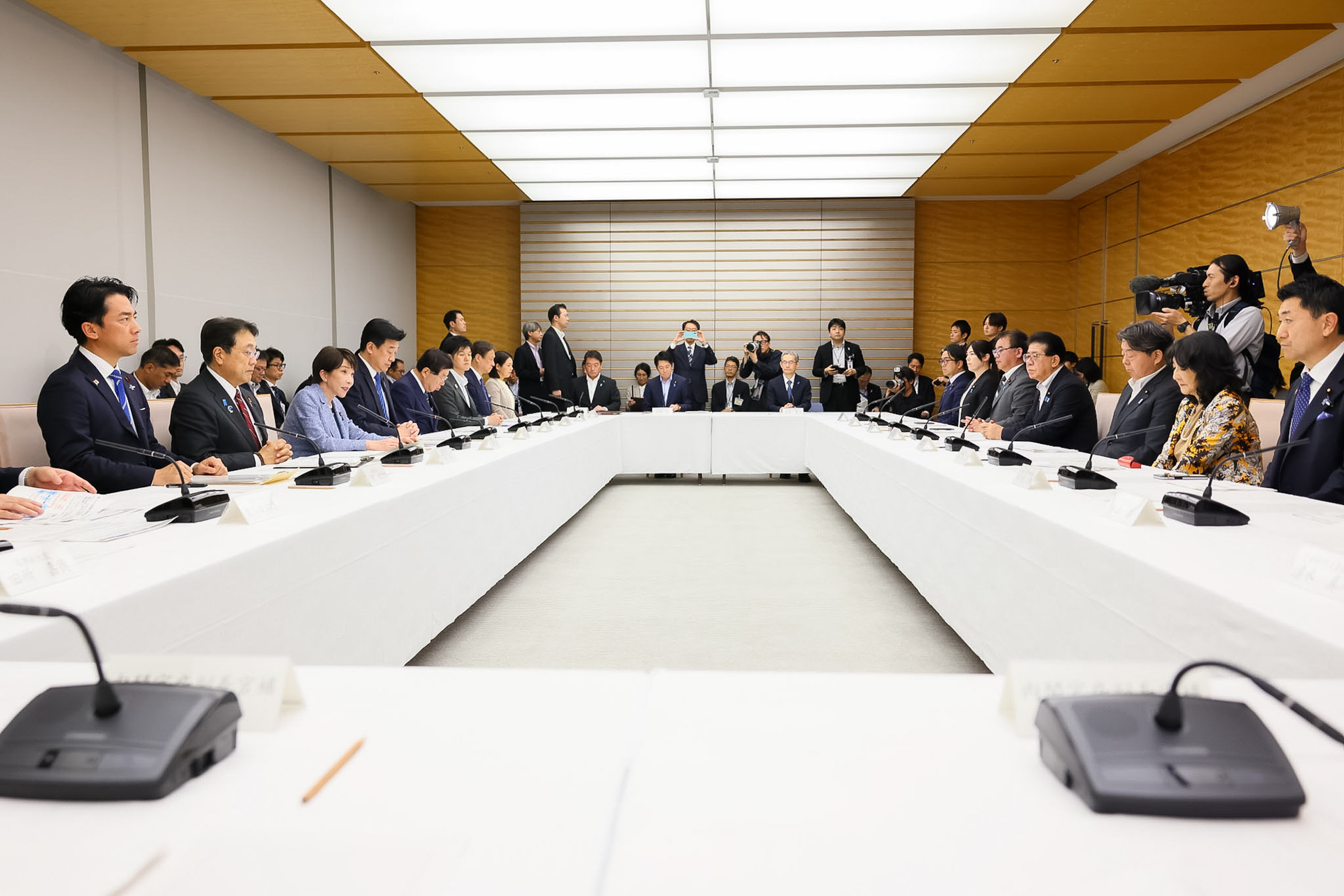 Prime Minister Takaichi wrapping up the meeting(3)