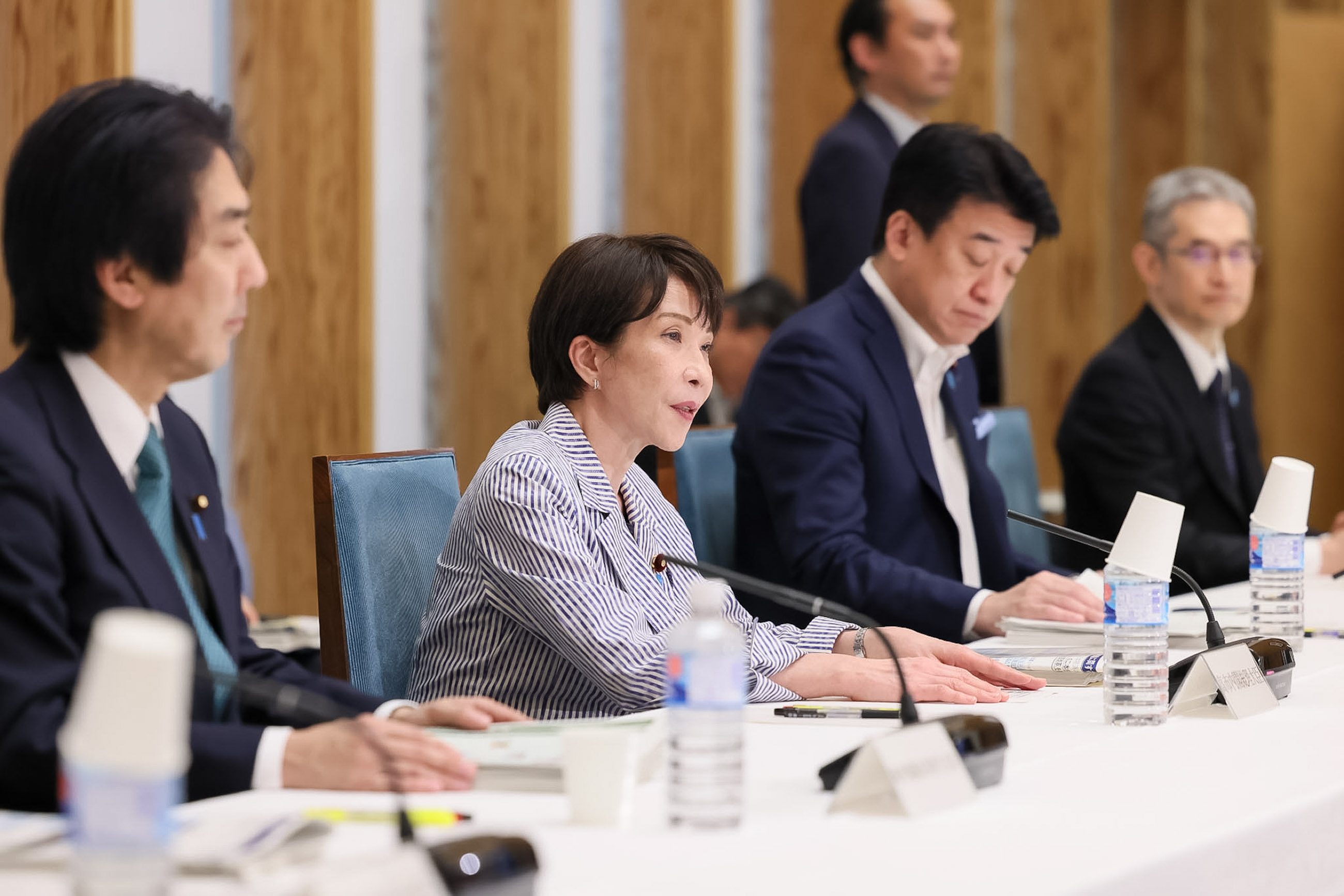 Prime Minister Takaichi wrapping up the meeting (1)