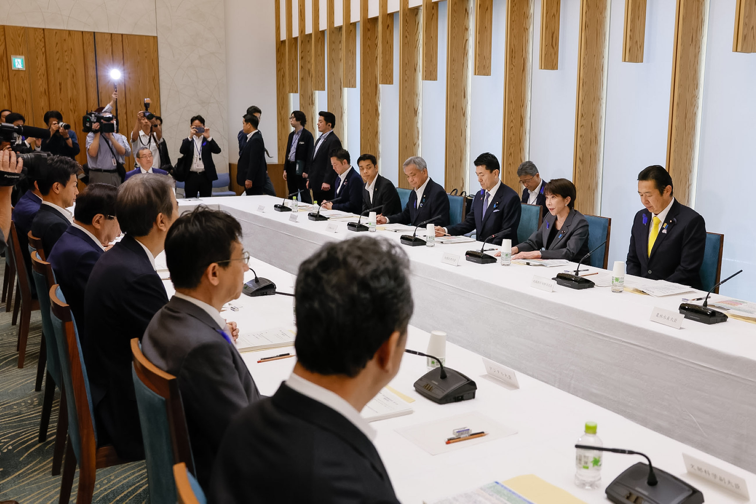 Prime Minister Takaichi wrapping up the meeting (4)
