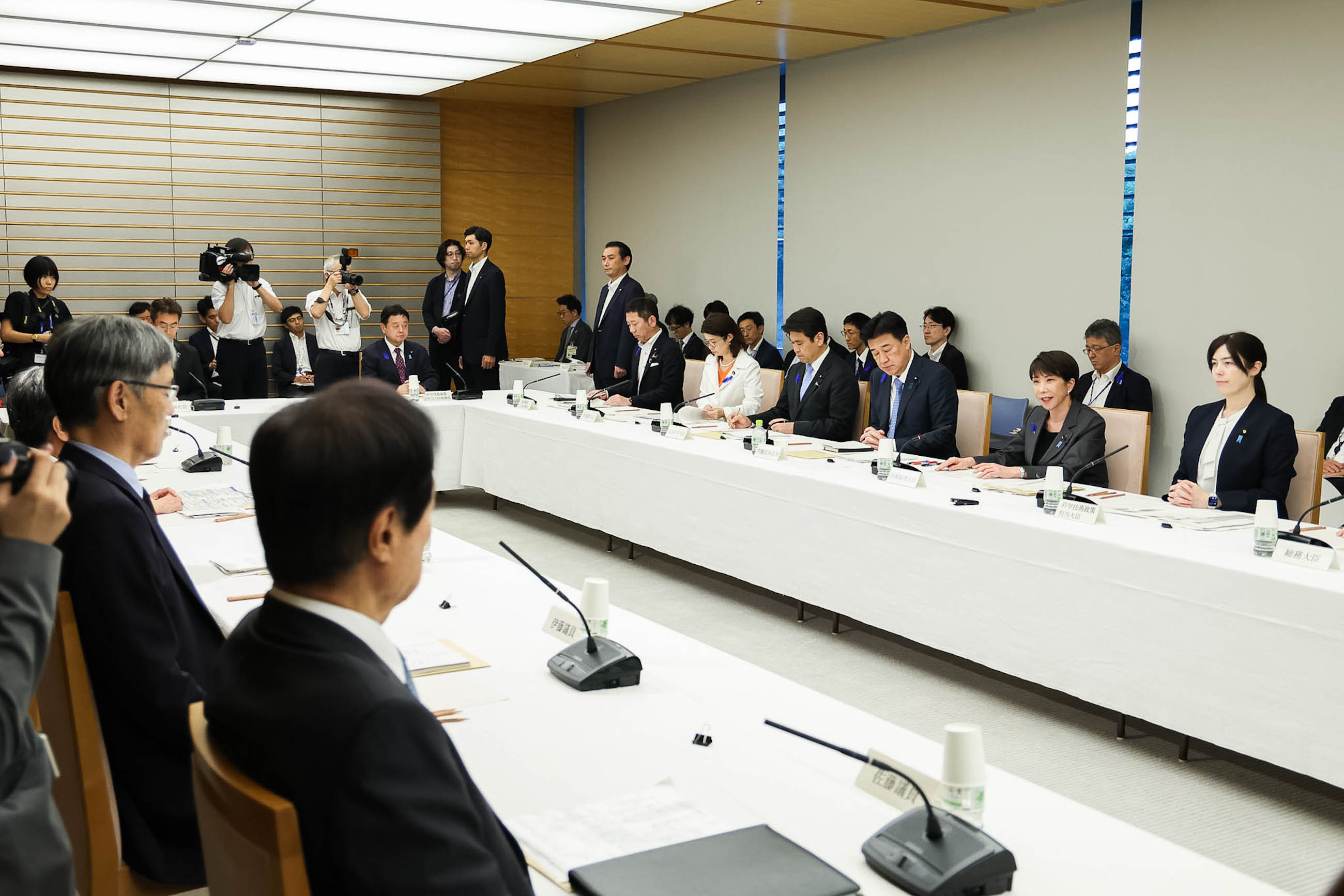 Prime Minister Takaichi wrapping up the meeting (3)