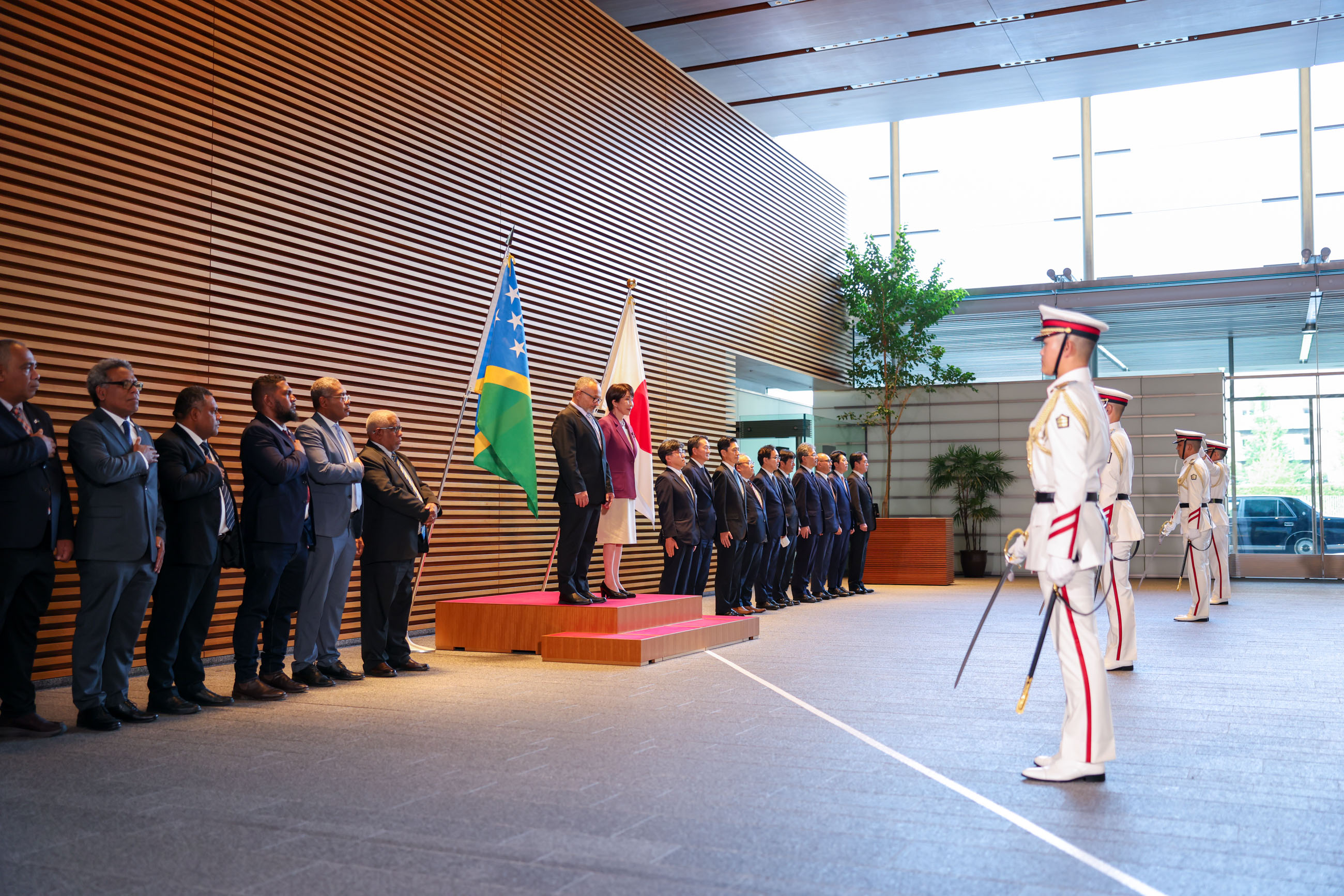 Prime Minister TAKAICHI welcoming Prime Minister Wale Guard of Honour Ceremony (2)