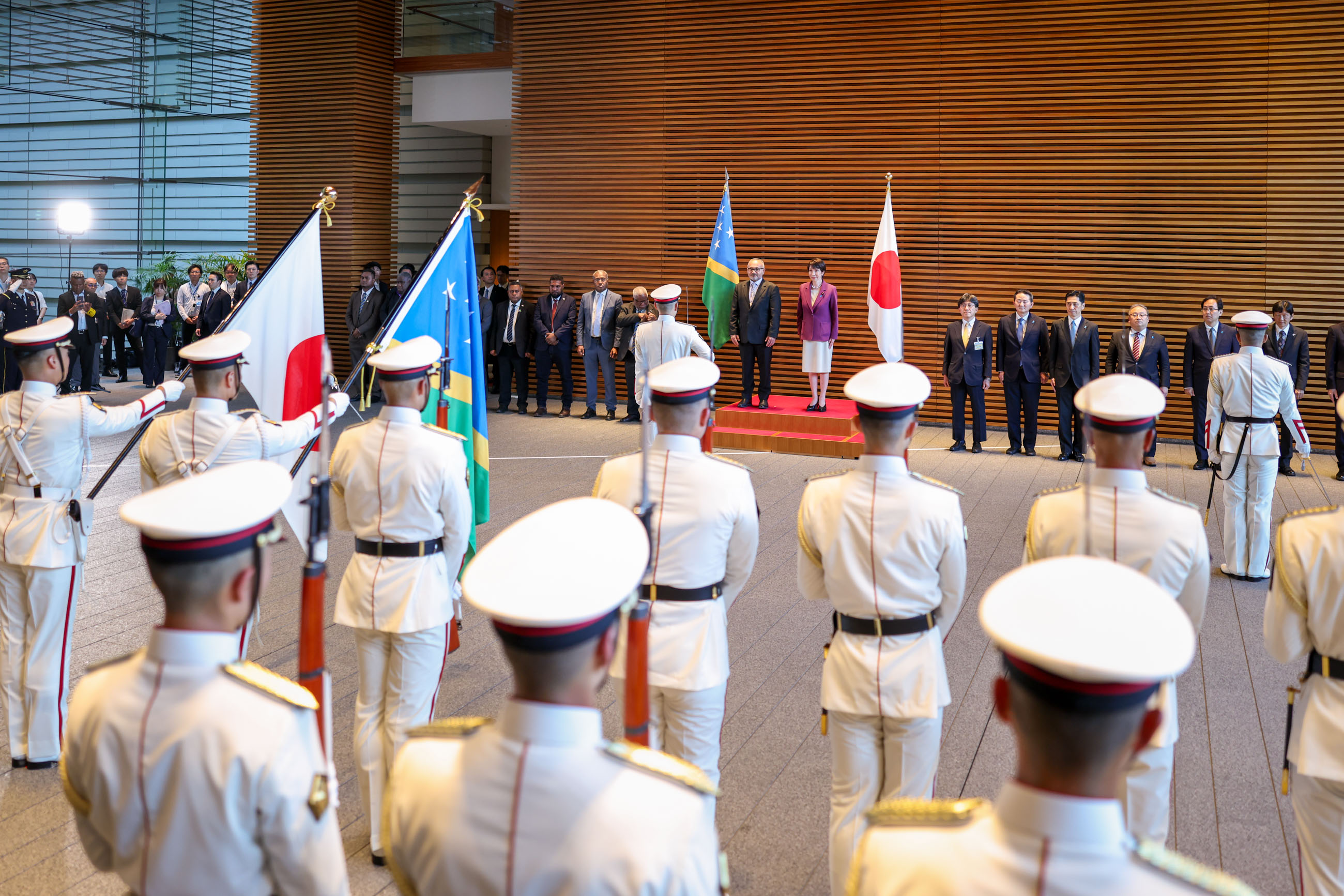 Prime Minister TAKAICHI welcoming Prime Minister Wale Guard of Honour Ceremony (4)