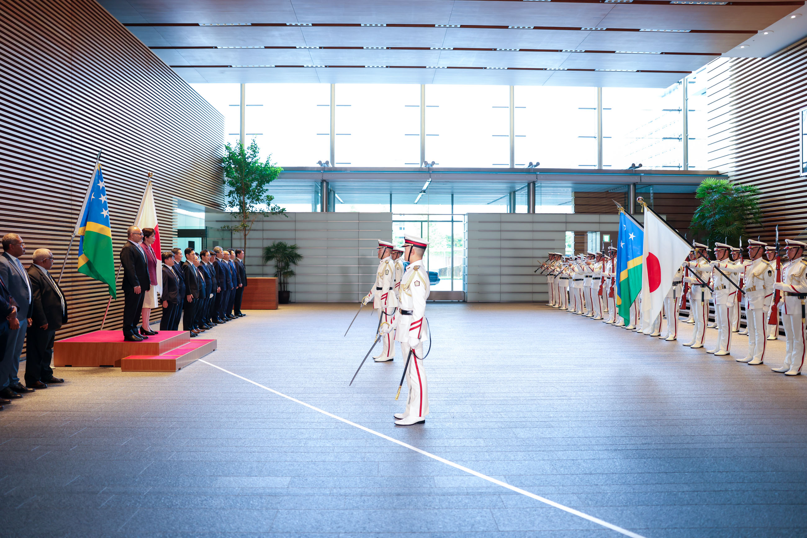 Prime Minister TAKAICHI welcoming Prime Minister Wale Guard of Honour Ceremony (5)