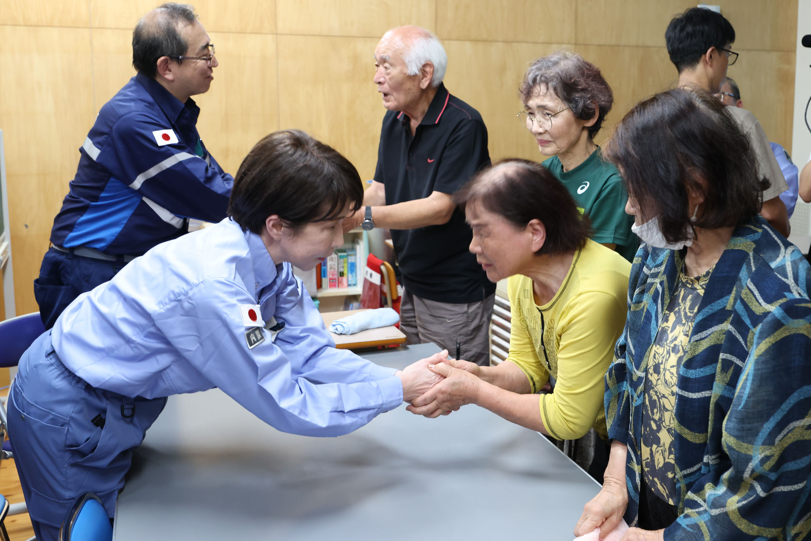 Prime Minister TAKAICHI Inspecting an Evacuation Shelter in Hikawa Town (1)