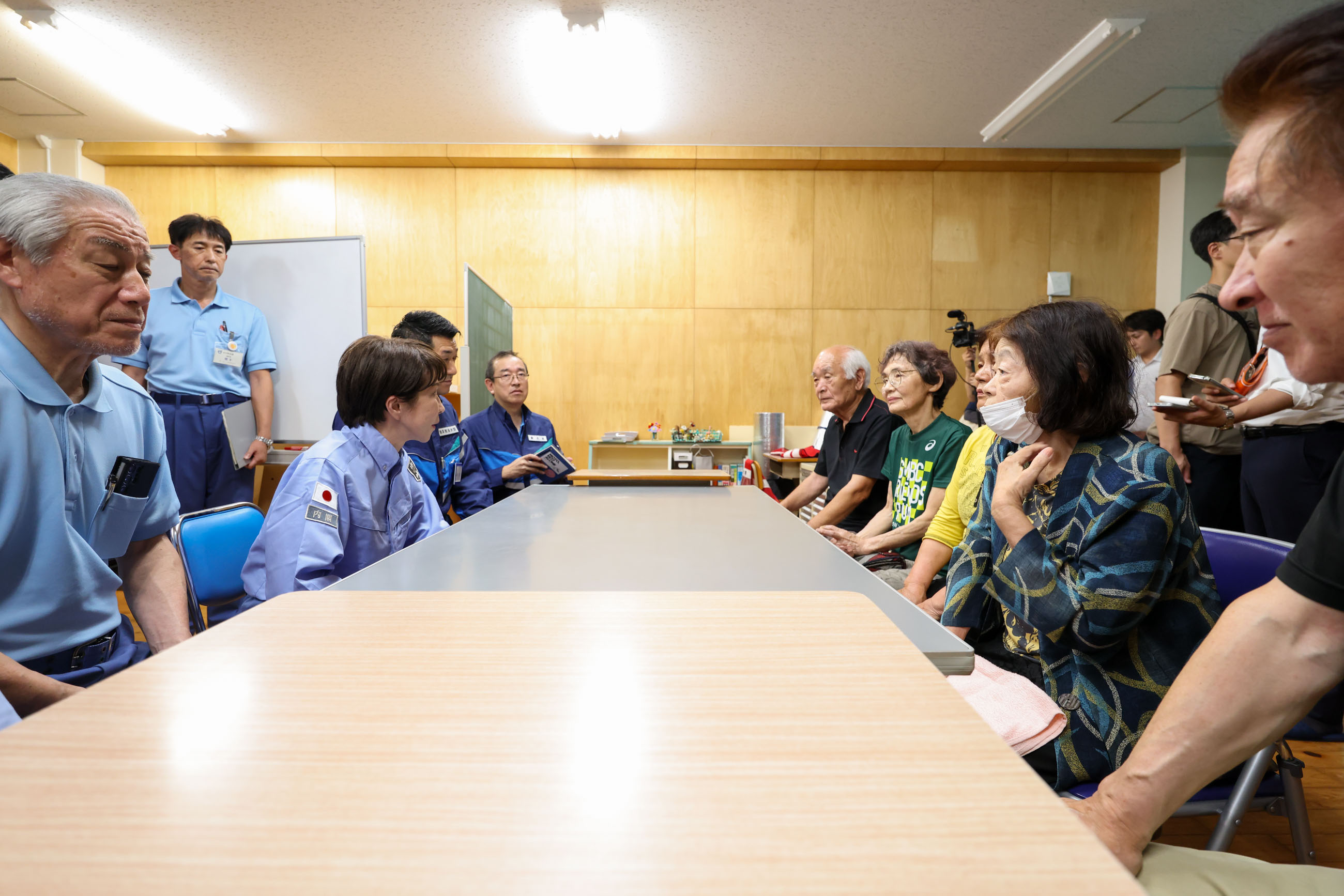 Prime Minister TAKAICHI Inspecting an Evacuation Shelter in Hikawa Town (13)