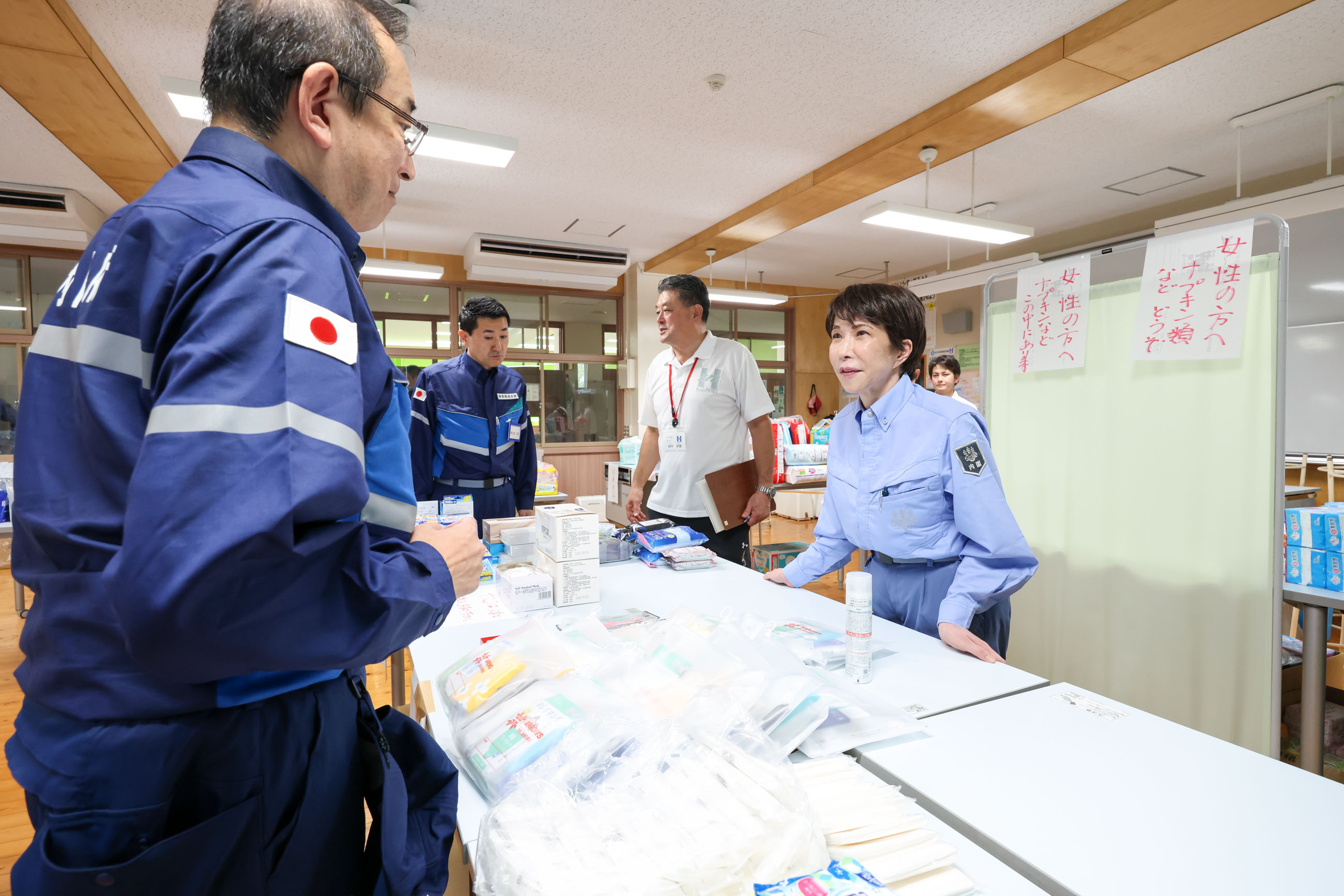 Prime Minister TAKAICHI Inspecting an Evacuation Shelter in Hikawa Town (14)