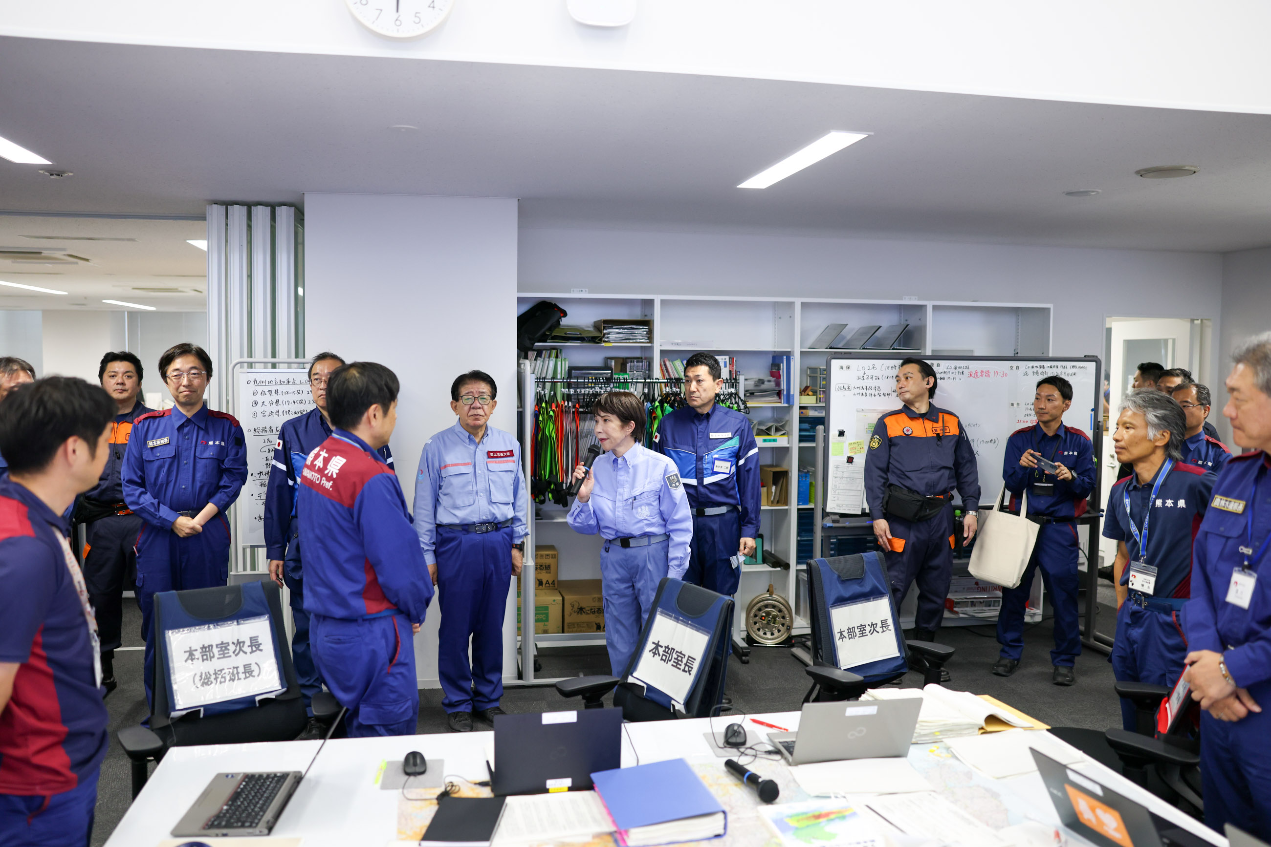 Prime Minister TAKAICHI Encouraging Personnel at the On-site Response Headquarters (3)