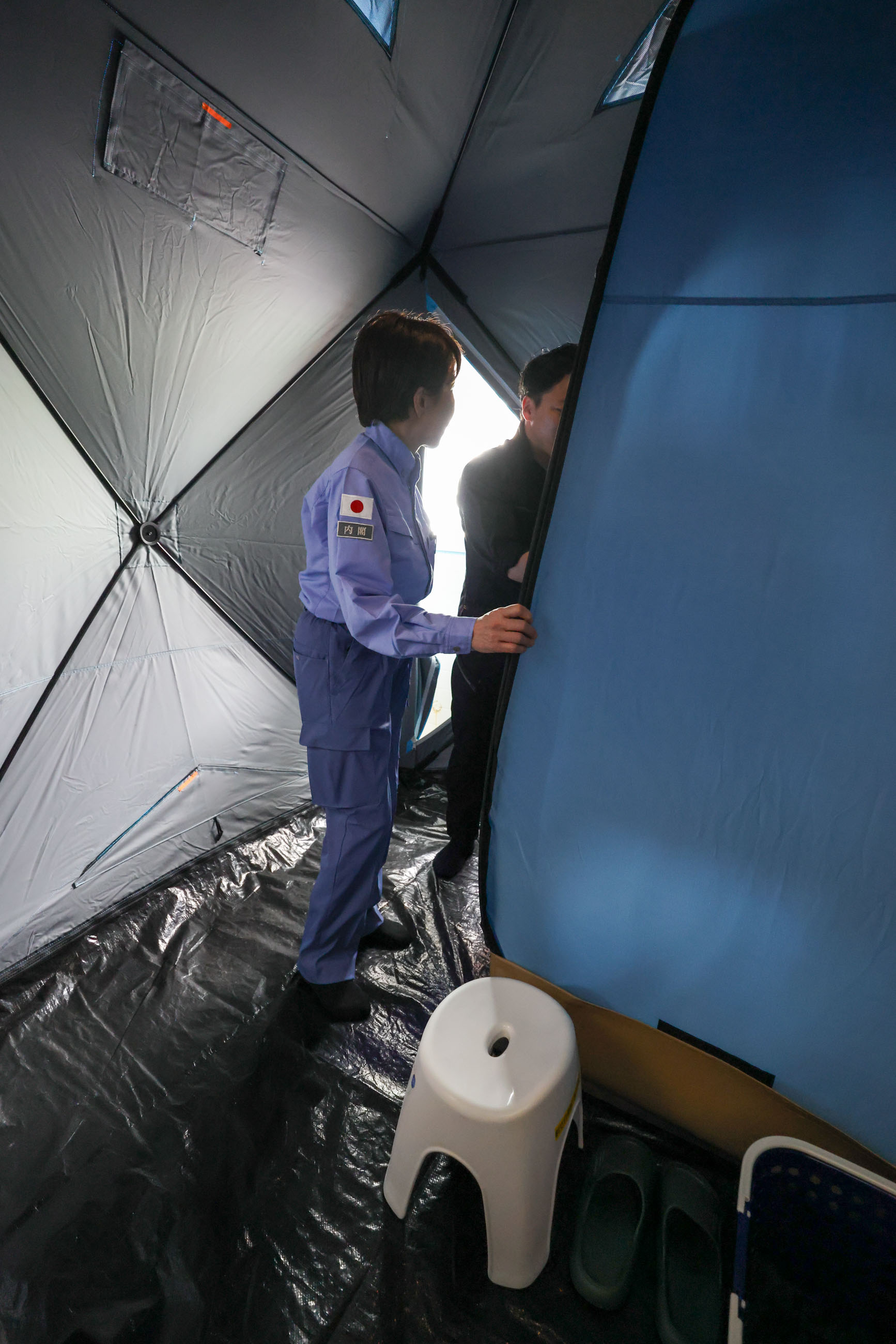 Prime Minister TAKAICHI Inspecting an Evacuation Shelter in Hikawa Town (4)