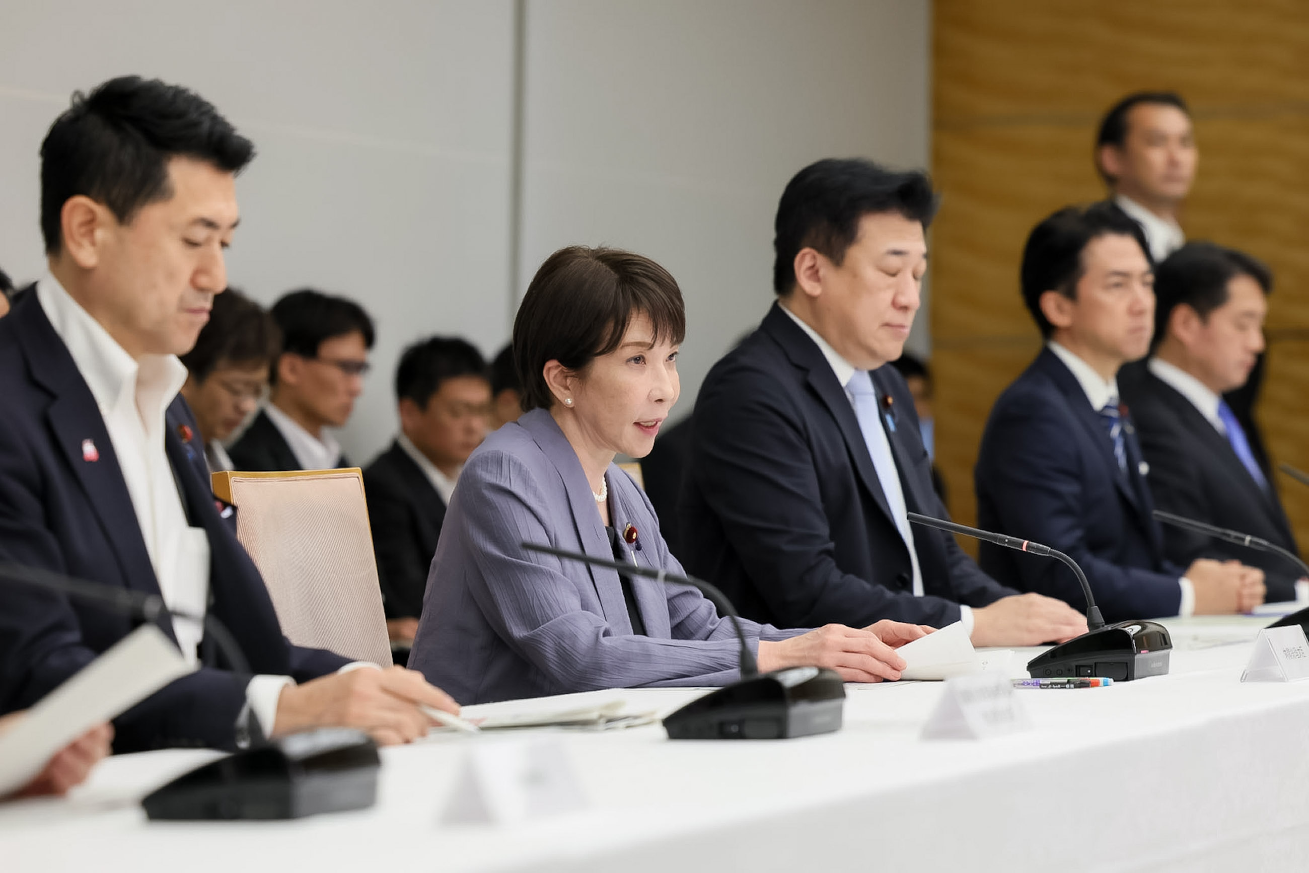 Prime Minster Takaichi wrapping up the meeting (6)