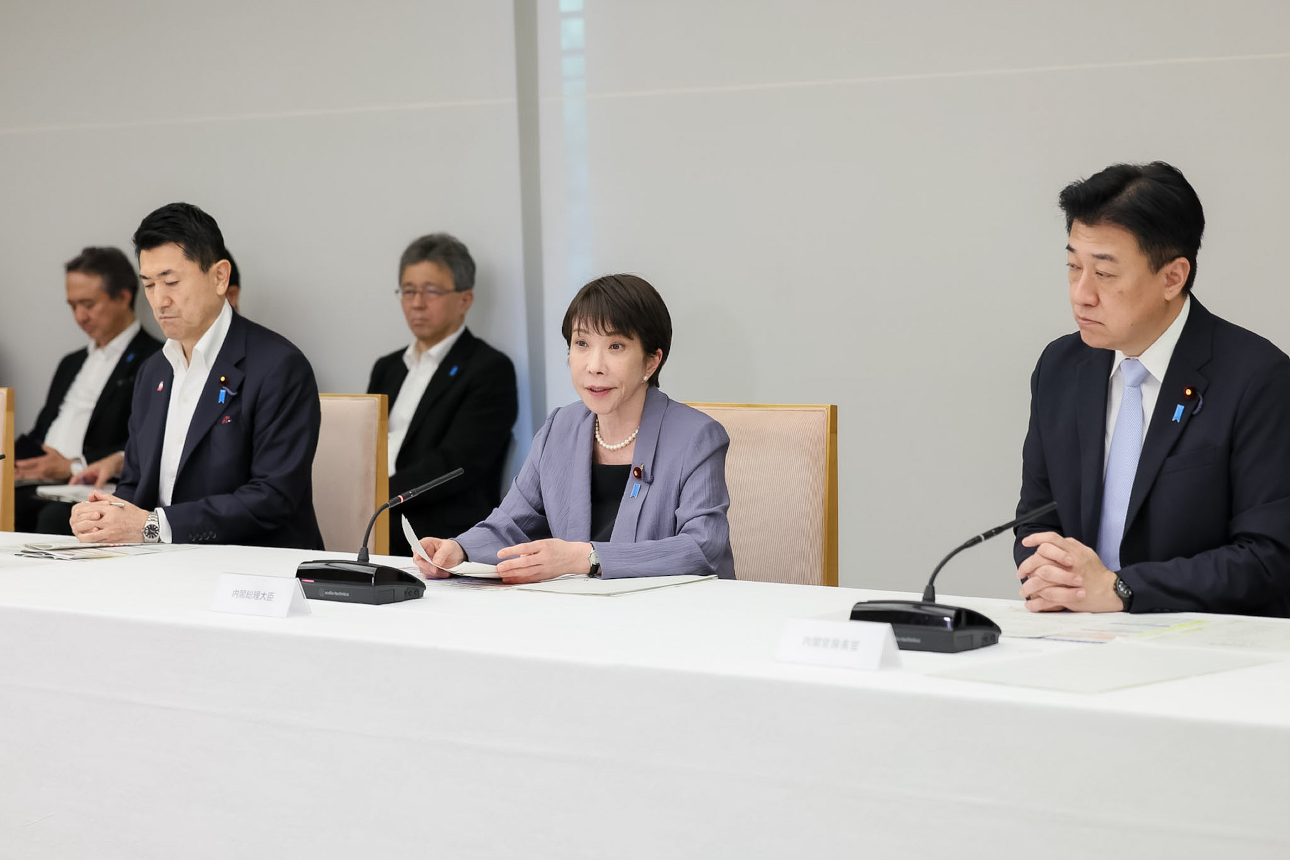 Prime Minster Takaichi wrapping up the meeting (7)