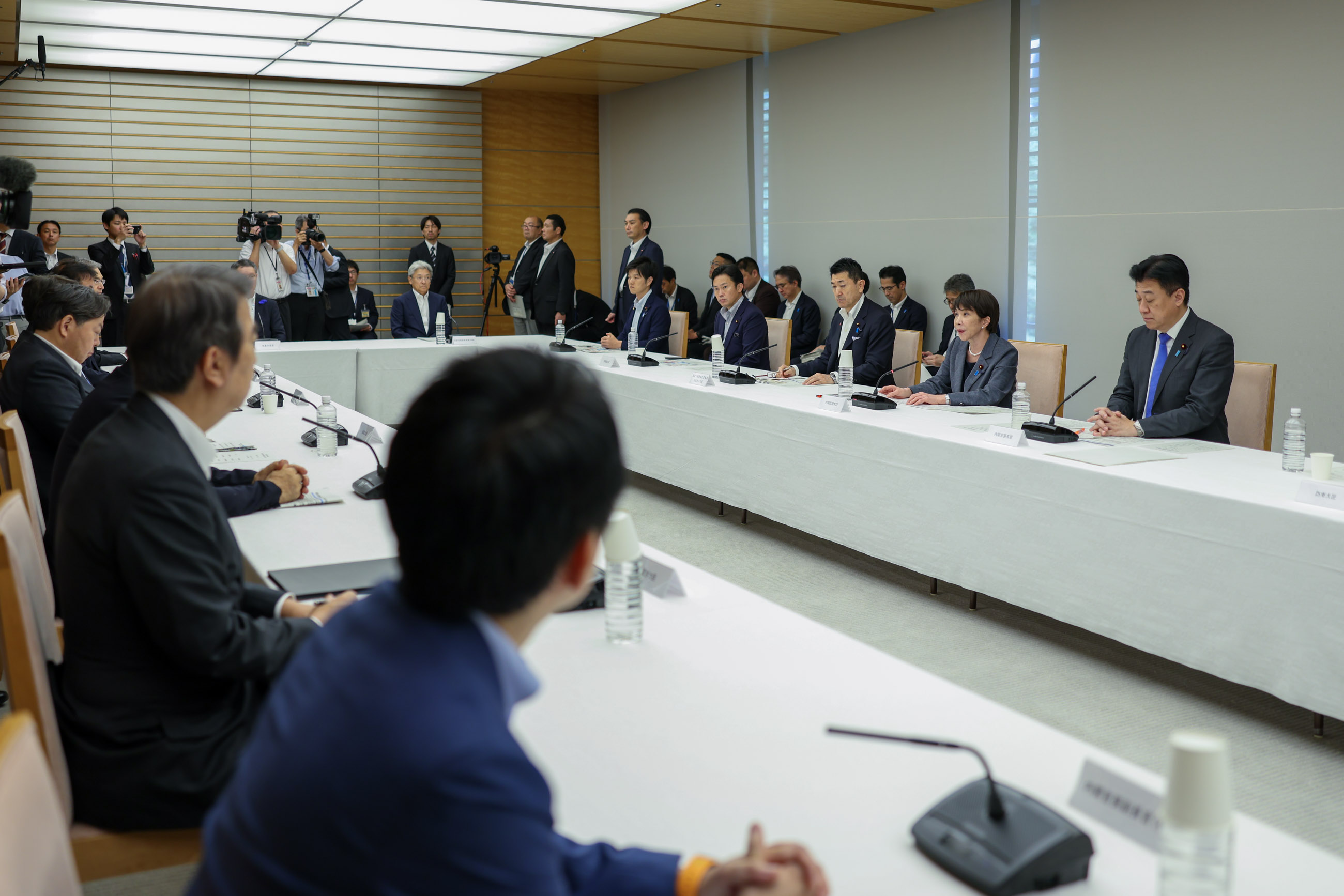 Prime Minster Takaichi wrapping up the meeting (4)