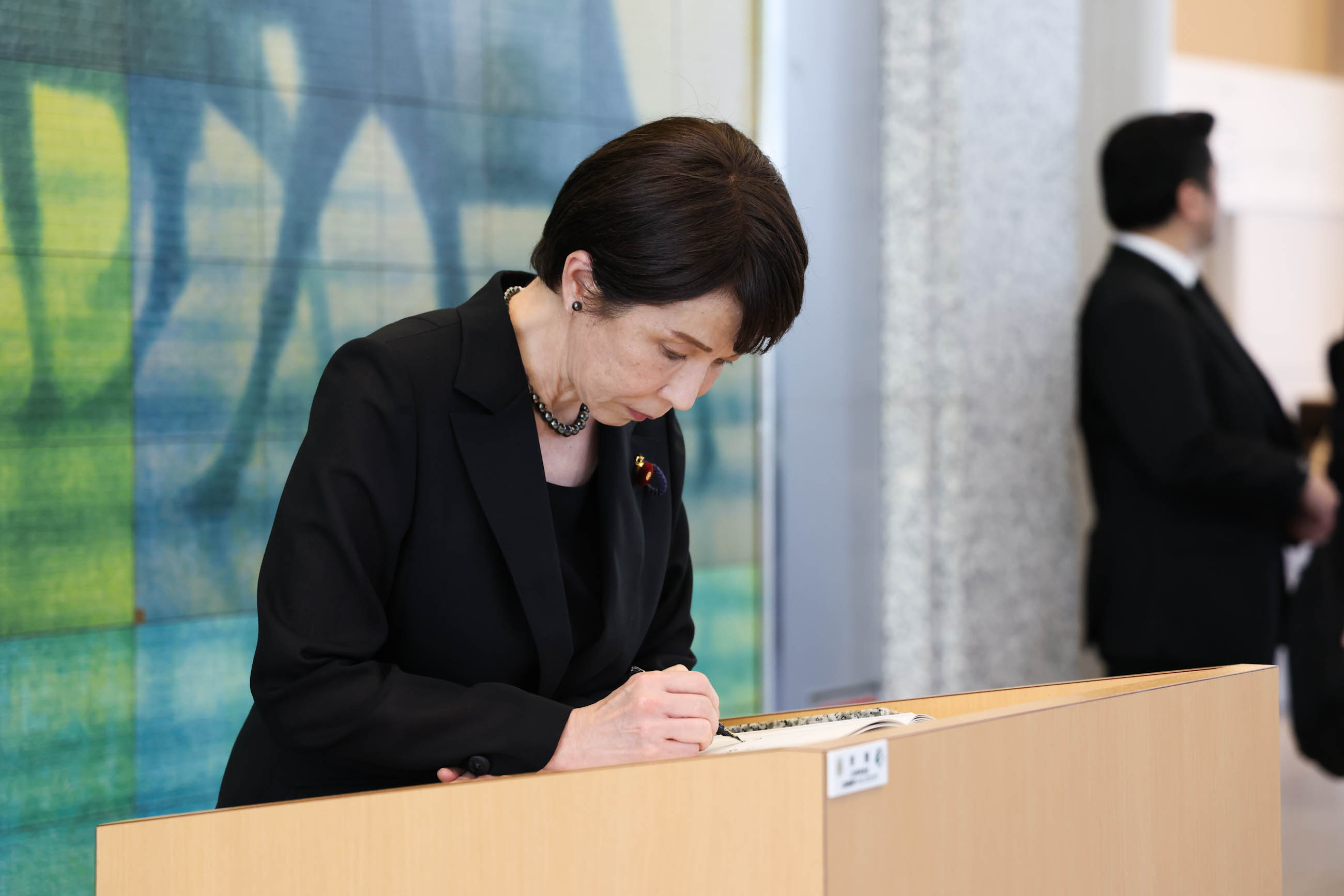 Prime Minister TAKAICHI visiting the Hiroshima Peace Memorial Museum (7)