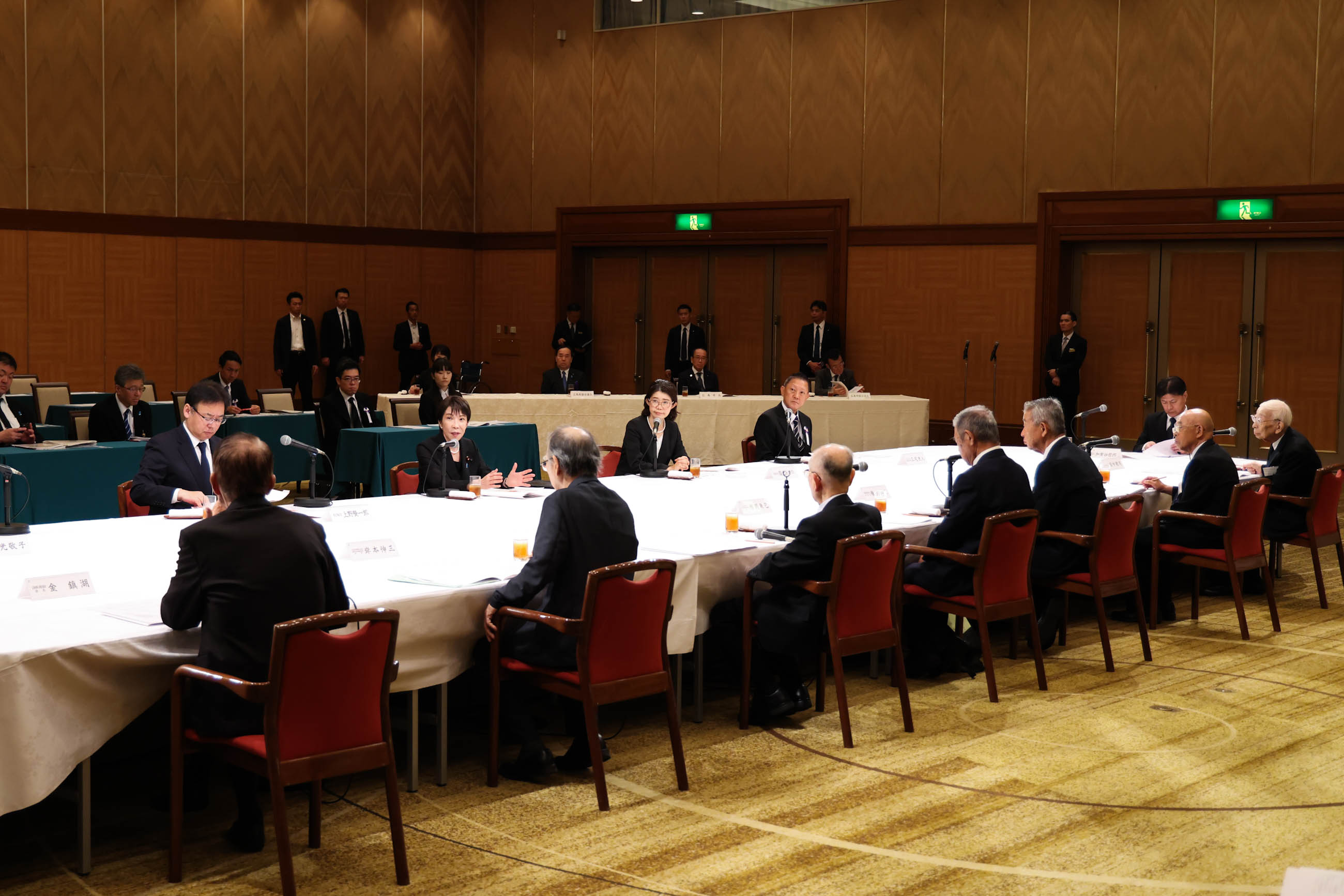 Prime Minister TAKAICHI receiving requests from representatives of atomic bomb survivors (3)