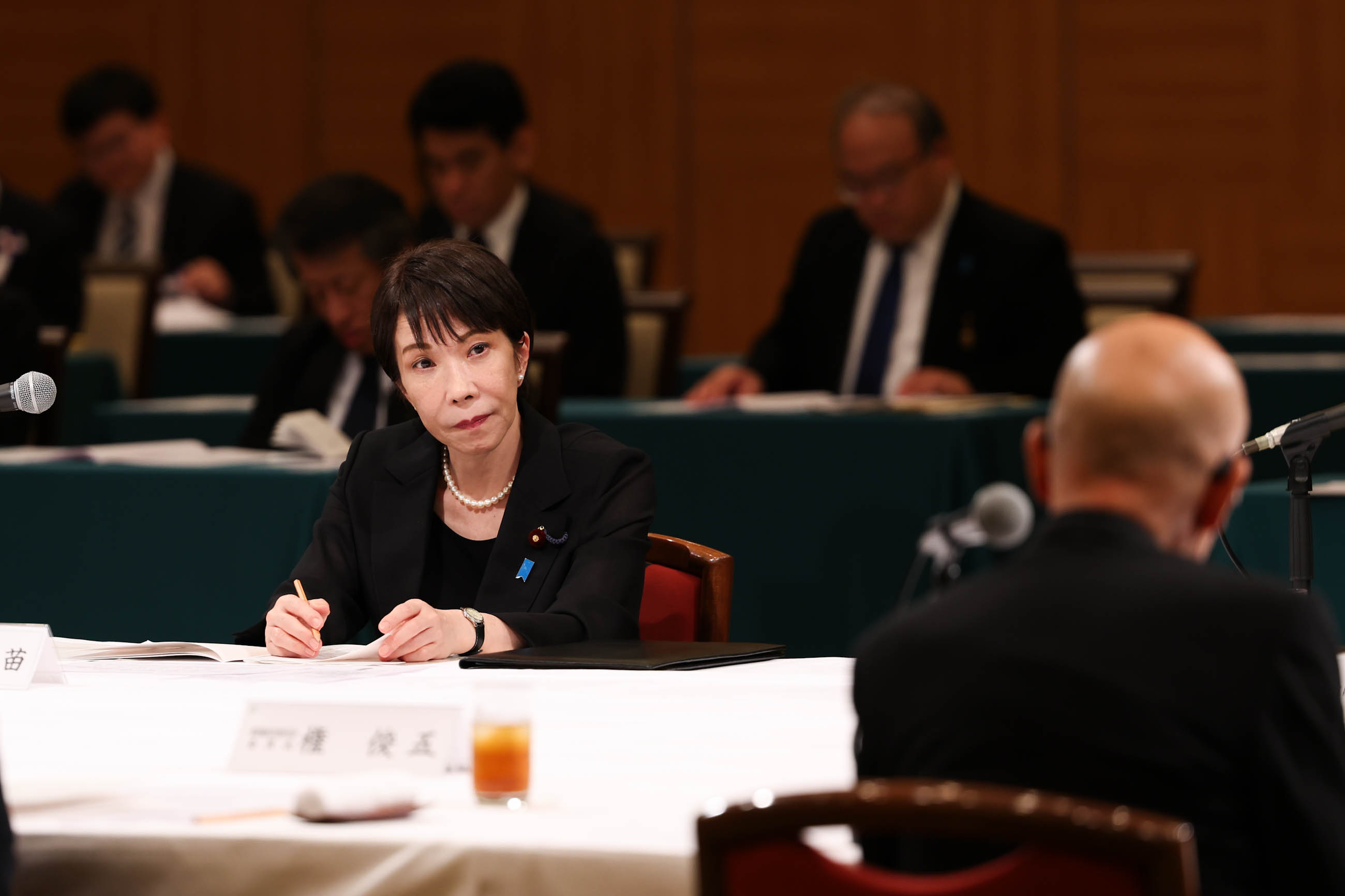 Prime Minister TAKAICHI receiving requests from representatives of atomic bomb survivors (6)