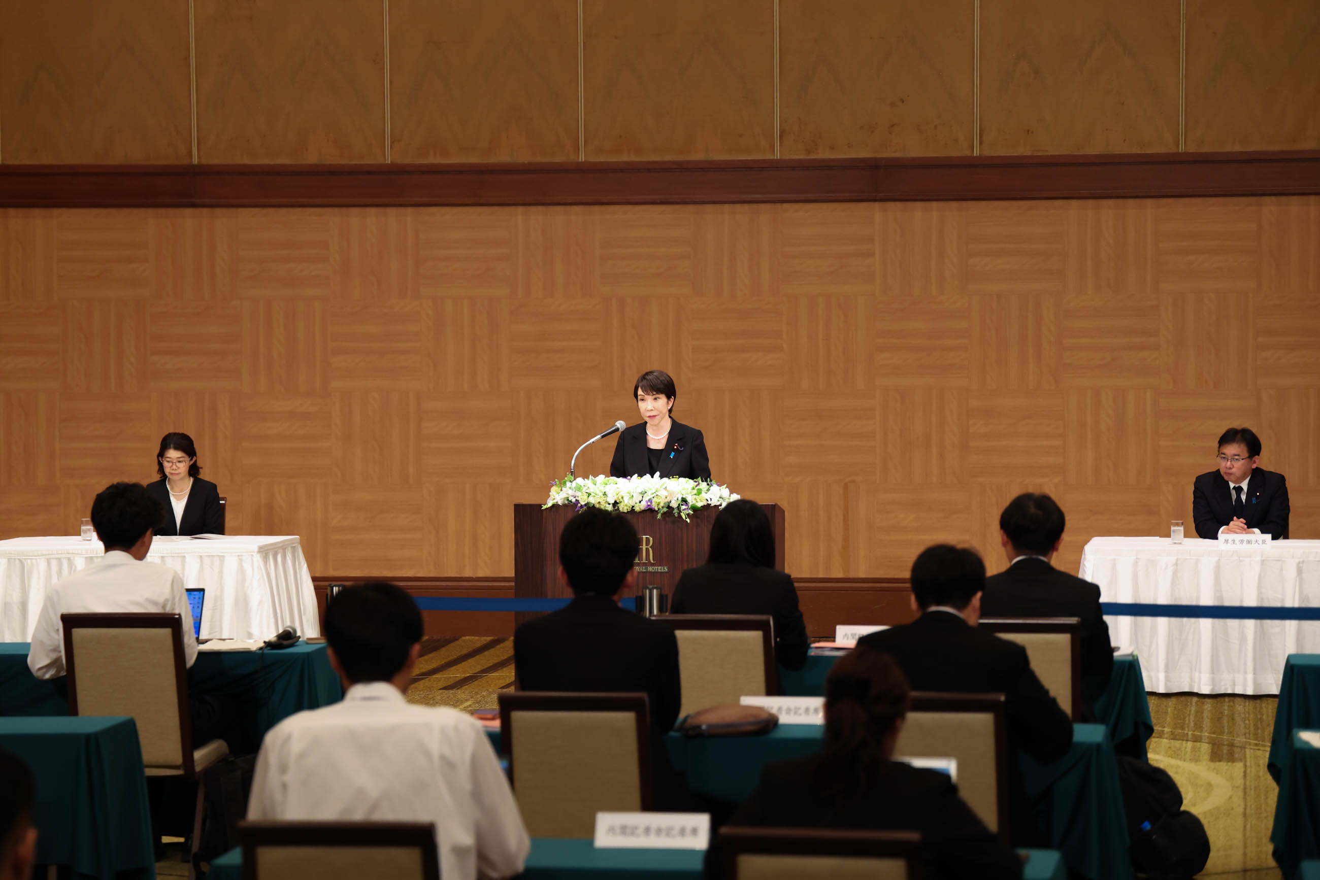 Prime Minister TAKAICHI speaking to the press (2)